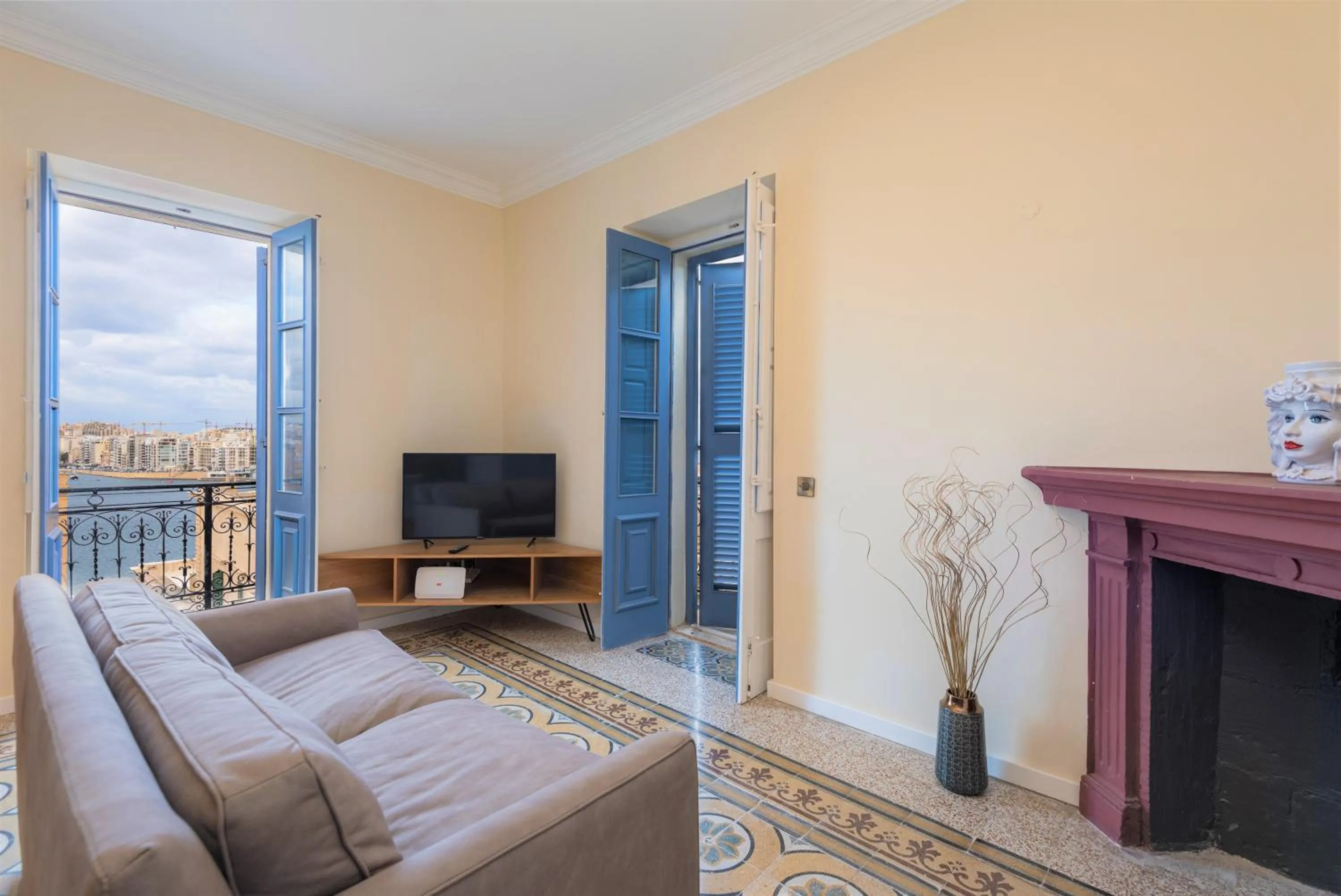 TV and multimedia in Independence MALTA APARTMENTS