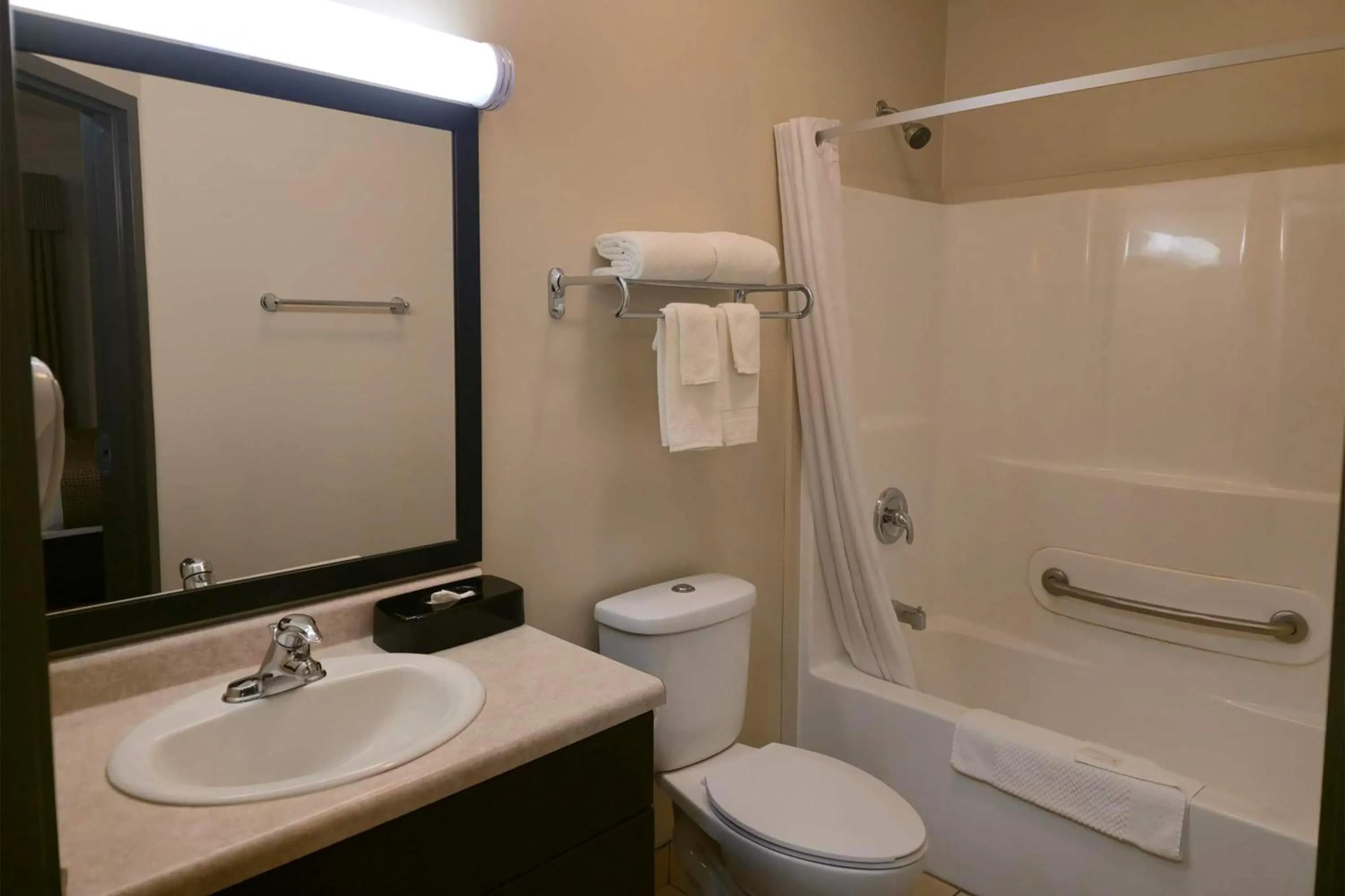 Bathroom in Travelodge Suites by Wyndham Estevan