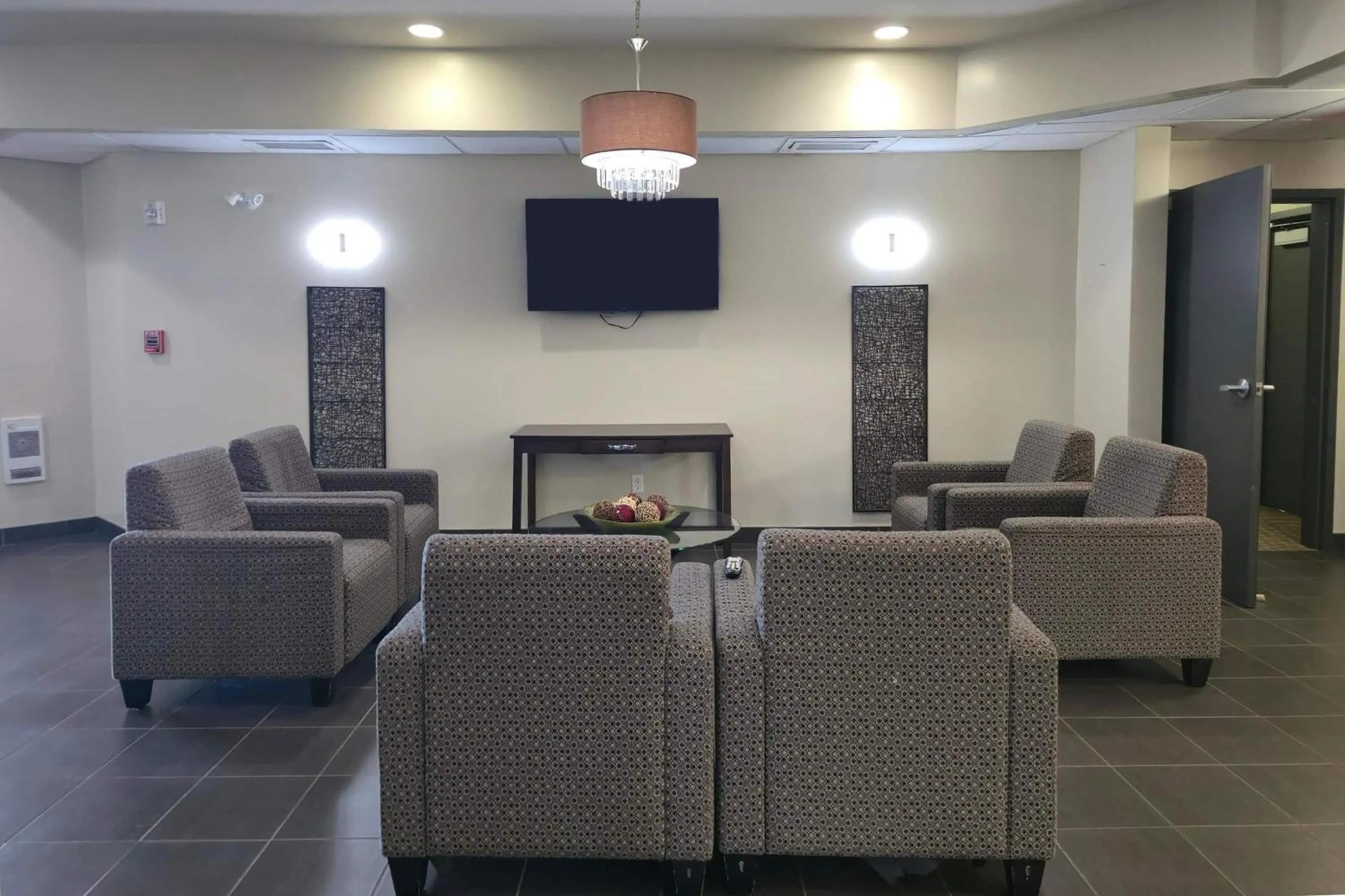 Lobby or reception in Travelodge Suites by Wyndham Estevan