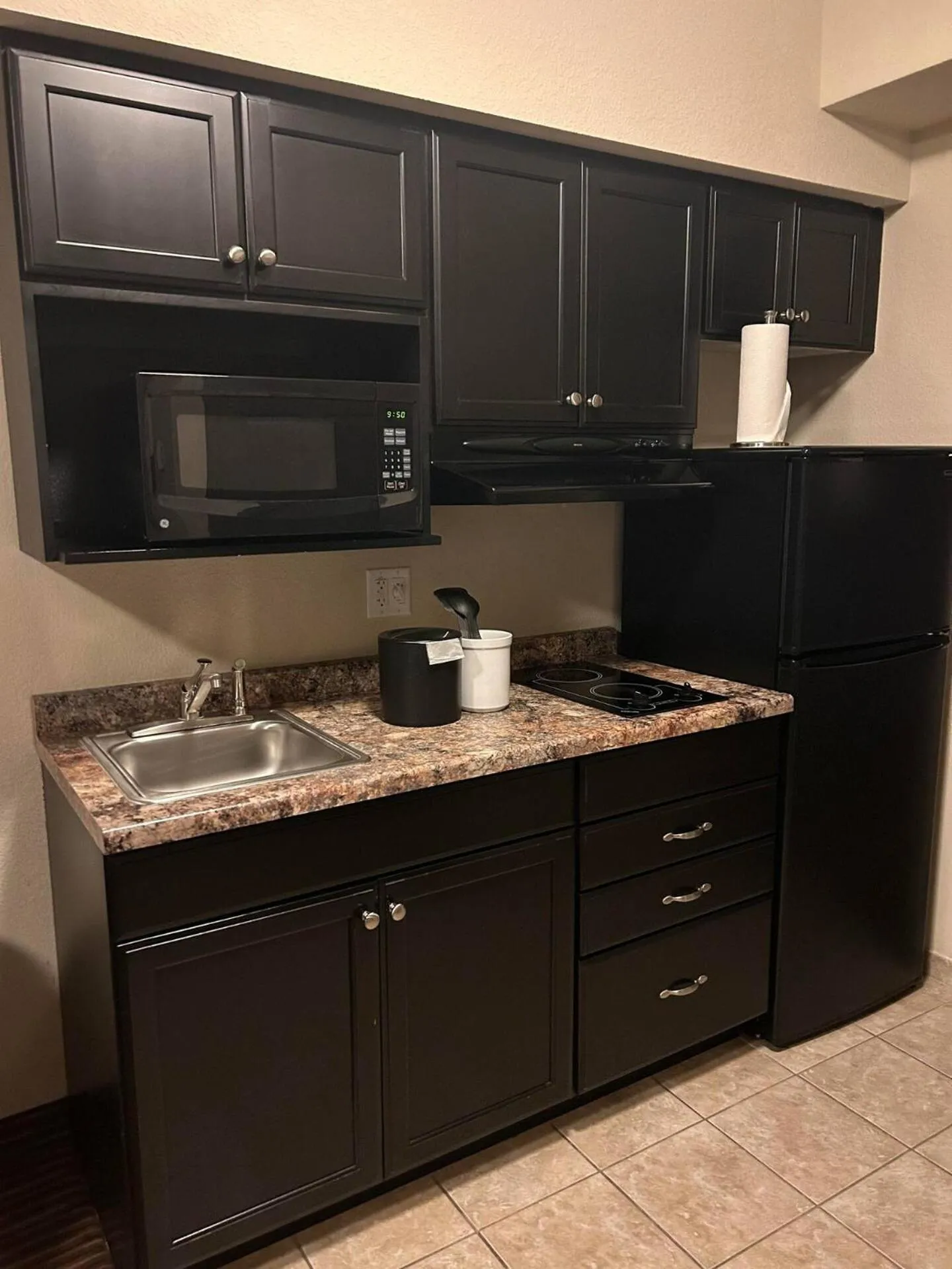 Kitchen or kitchenette in Travelodge Suites by Wyndham Estevan
