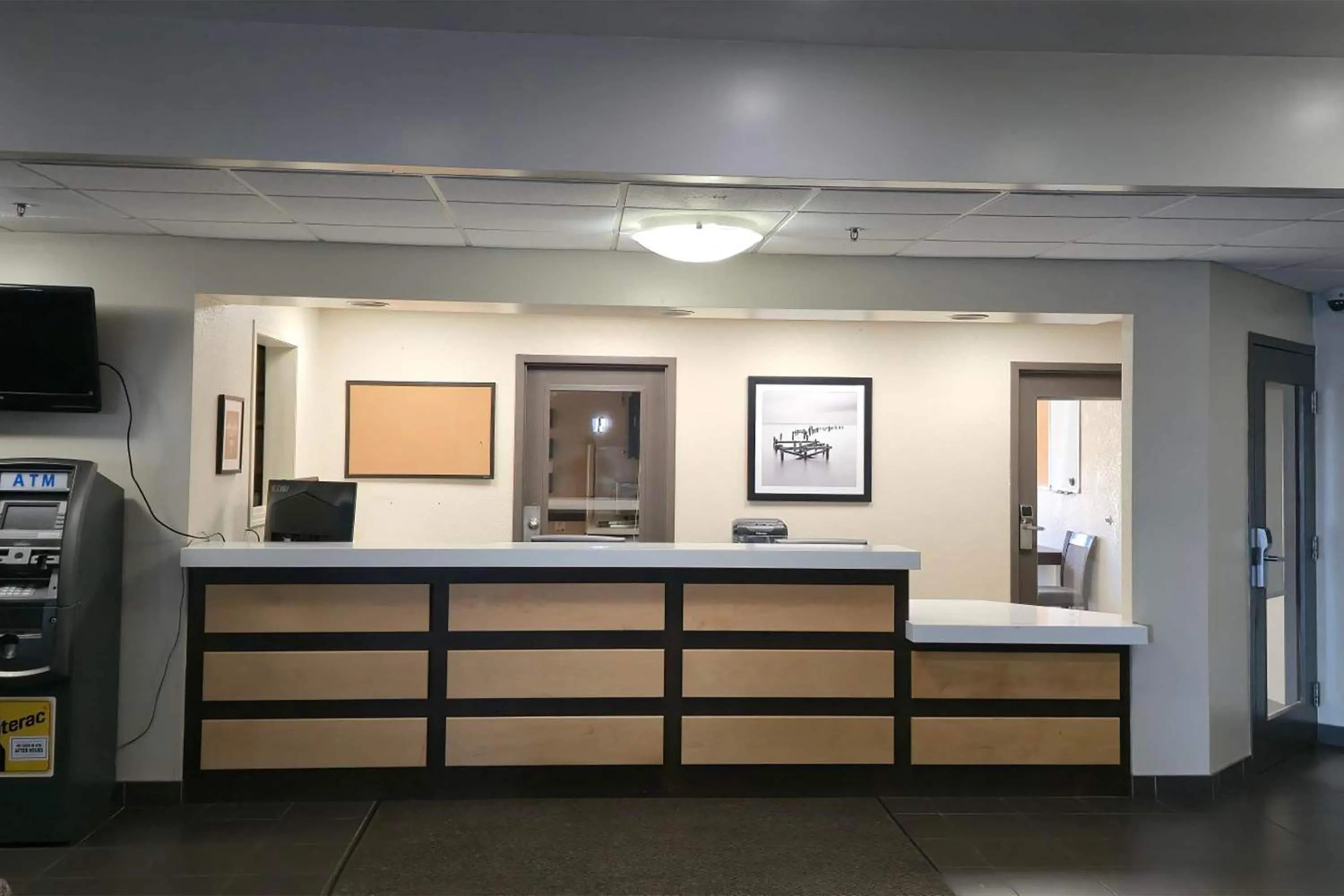 Lobby or reception in Travelodge Suites by Wyndham Estevan