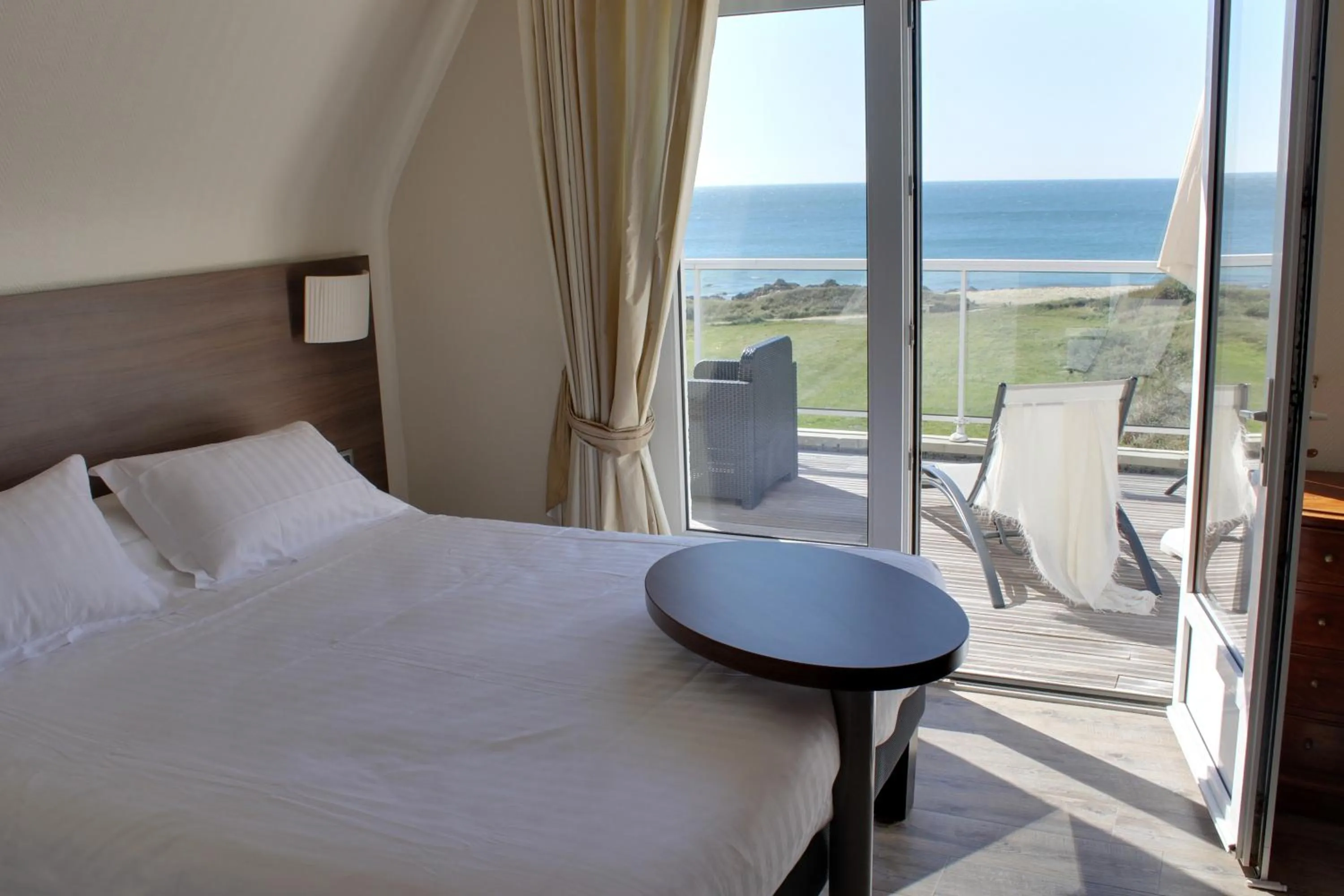 Bed in Hôtel Le Lichen De La Mer