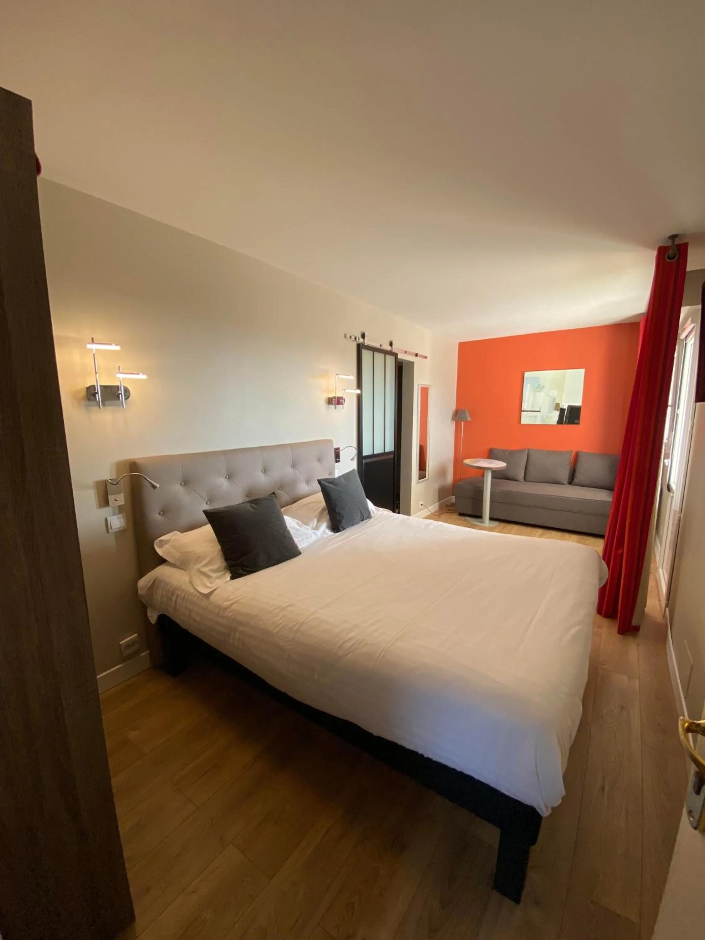 Bedroom, Bed in Hôtel Le Lichen De La Mer