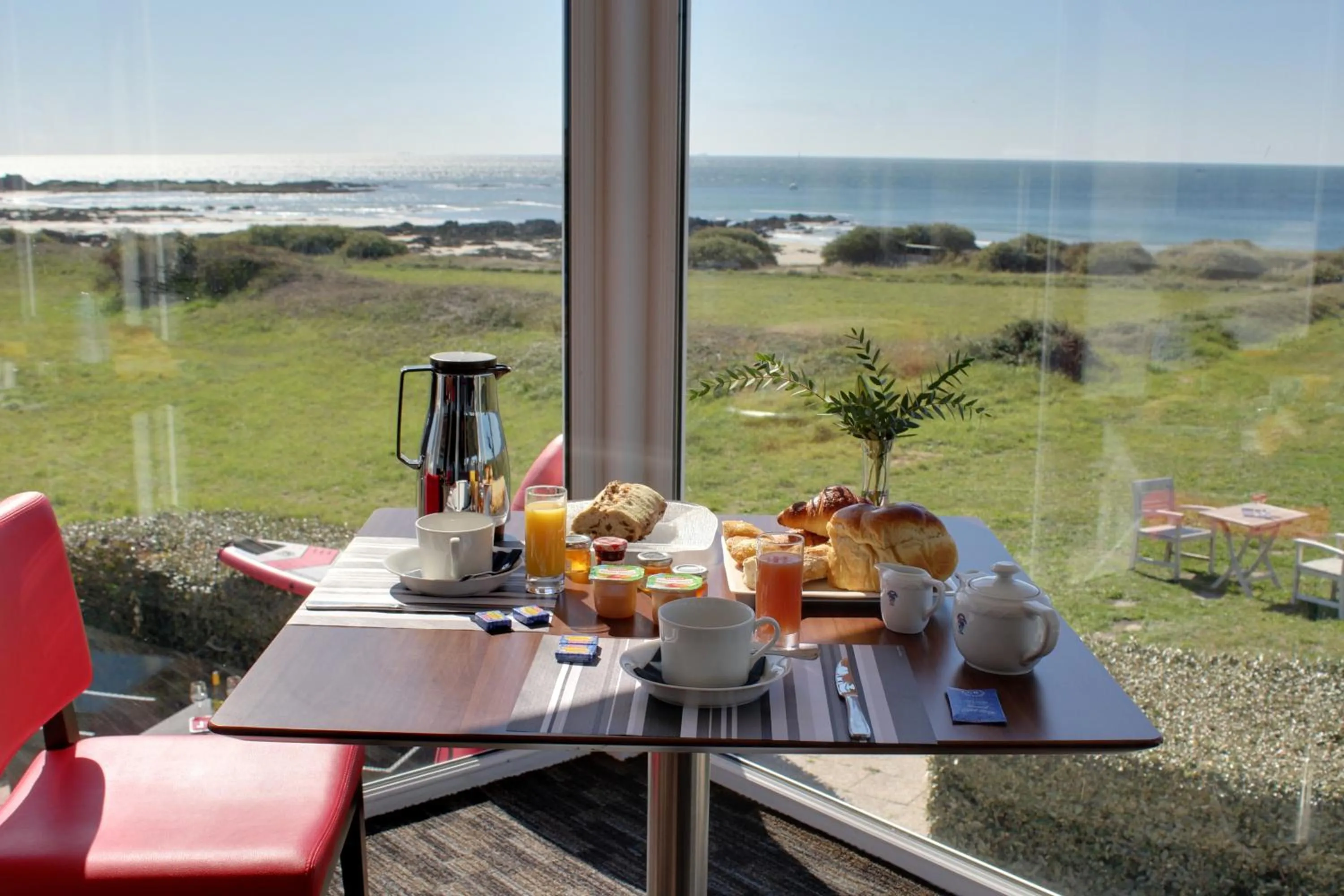 Breakfast in Hôtel Le Lichen De La Mer