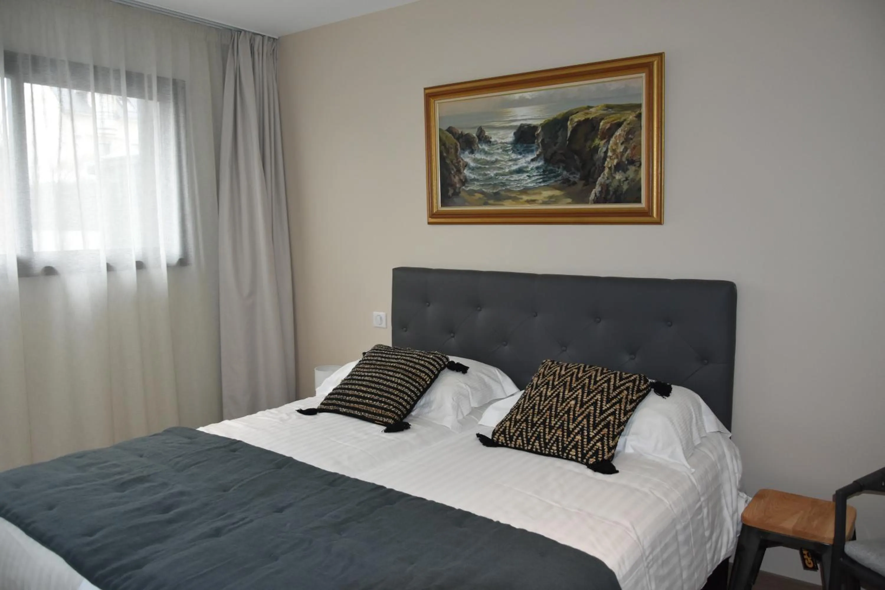 Bedroom, Bed in Hôtel Le Lichen De La Mer