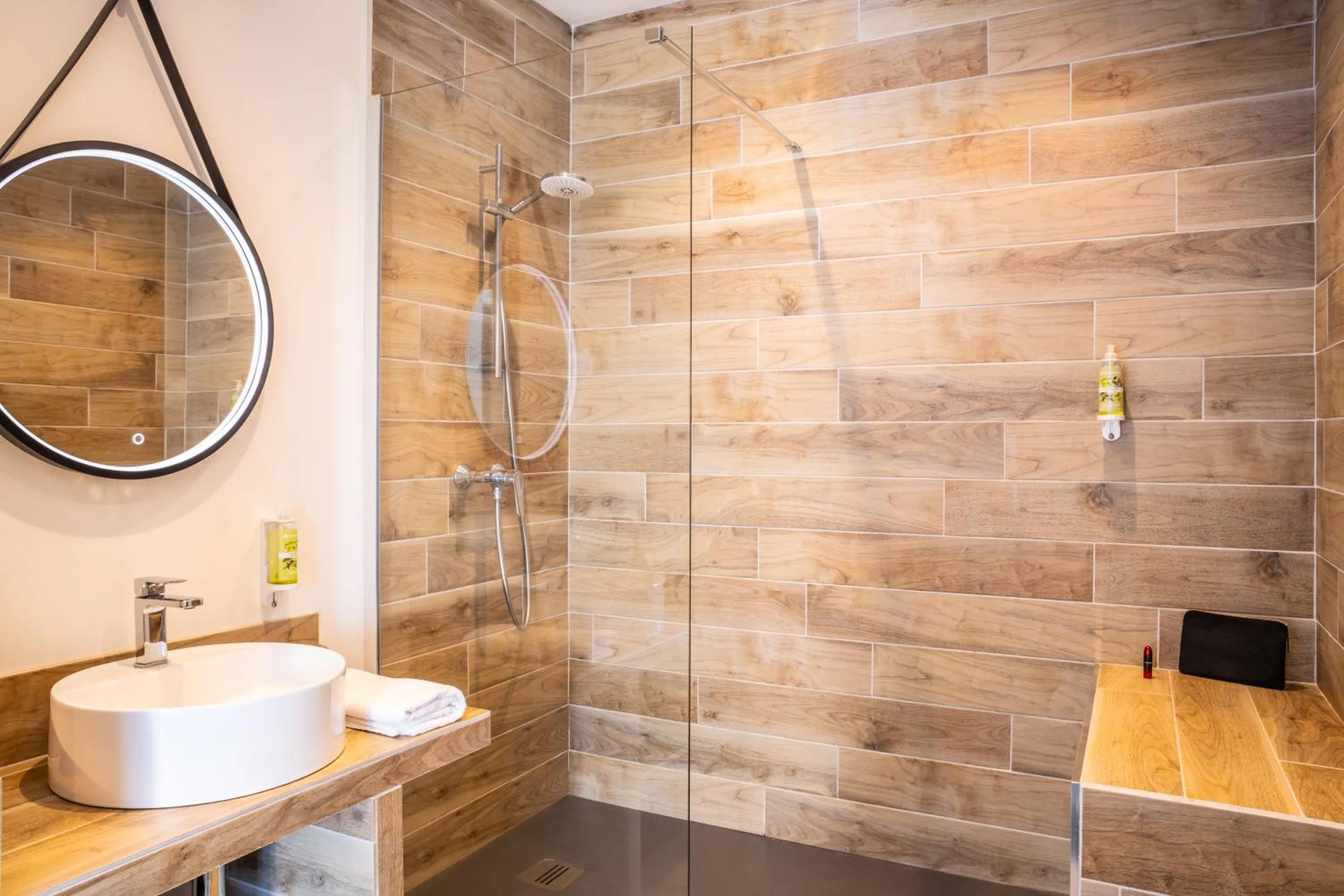 Bathroom in Hôtel Le Lichen De La Mer