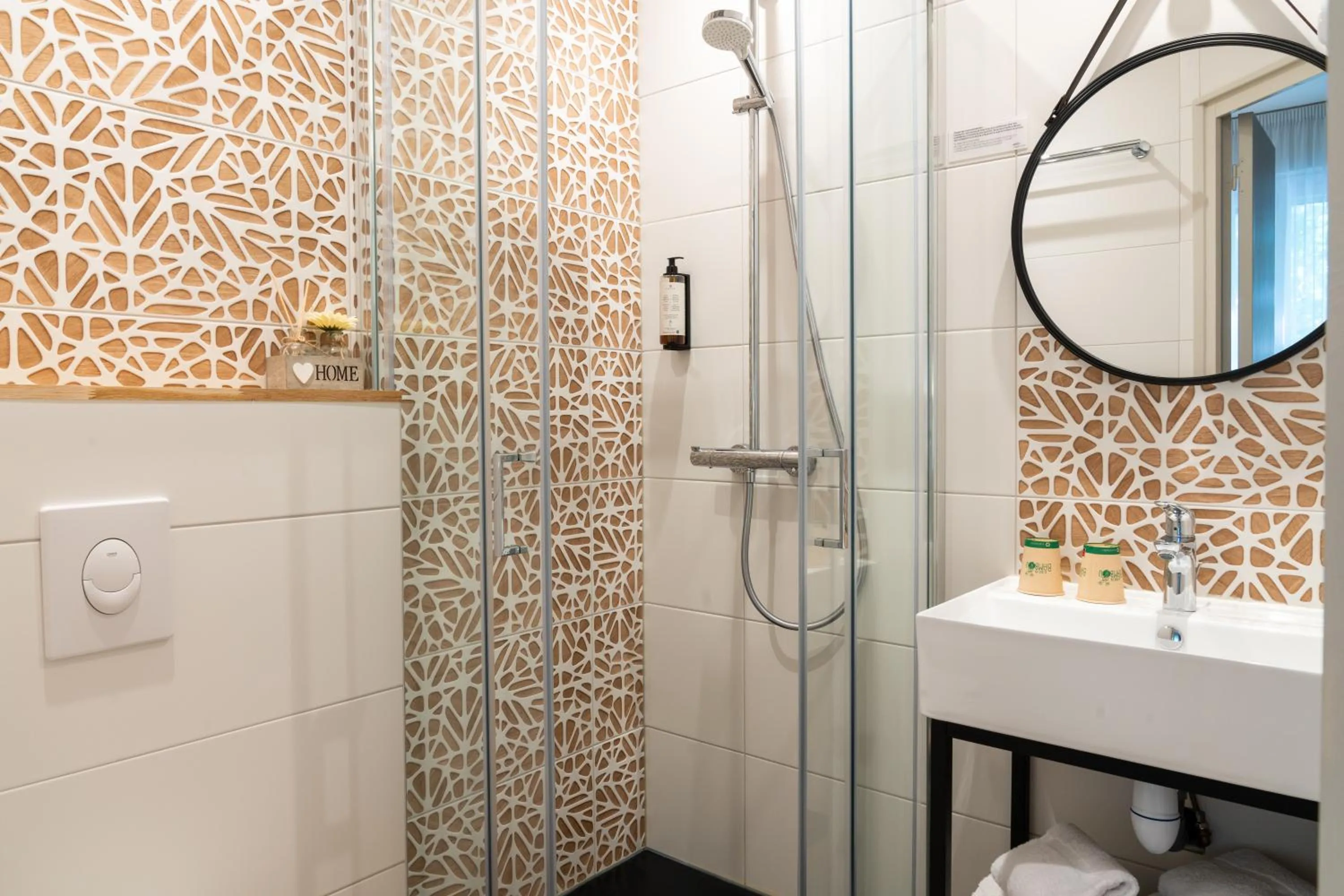 Shower in The Originals City, Hôtel Les Océanes, Lorient