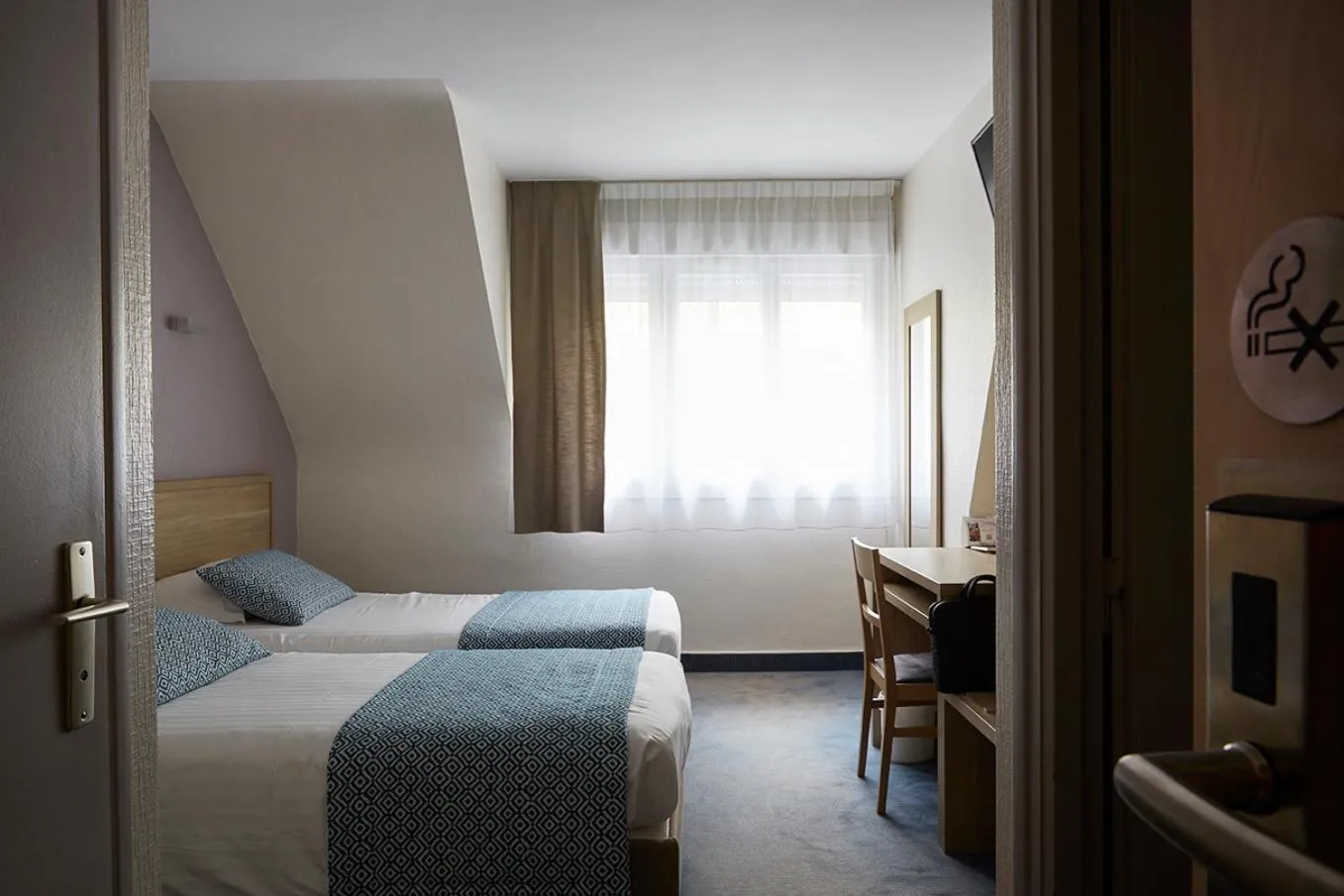 Property building, Bed in The Originals City, Hôtel Les Océanes, Lorient