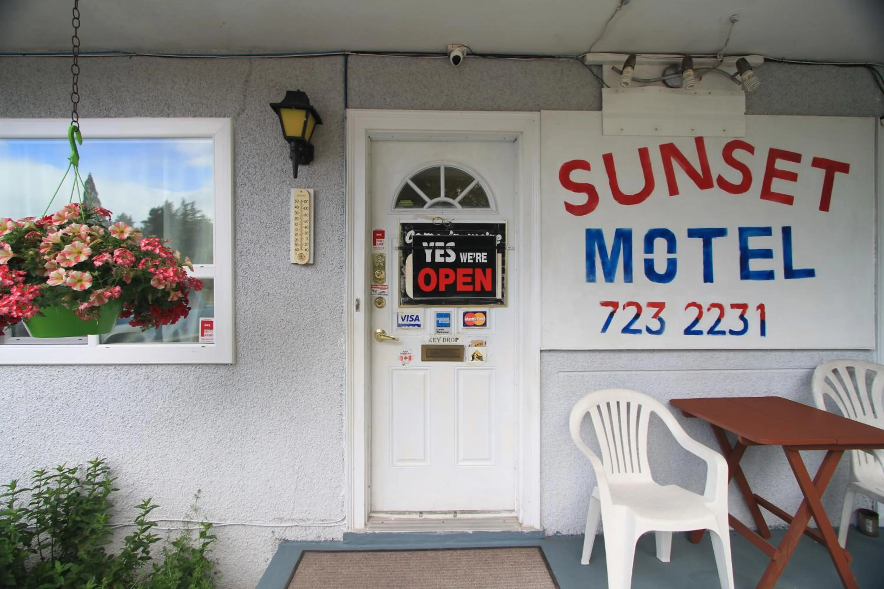Facade/entrance in Sunset Motel & Trailer Park, Incorporated