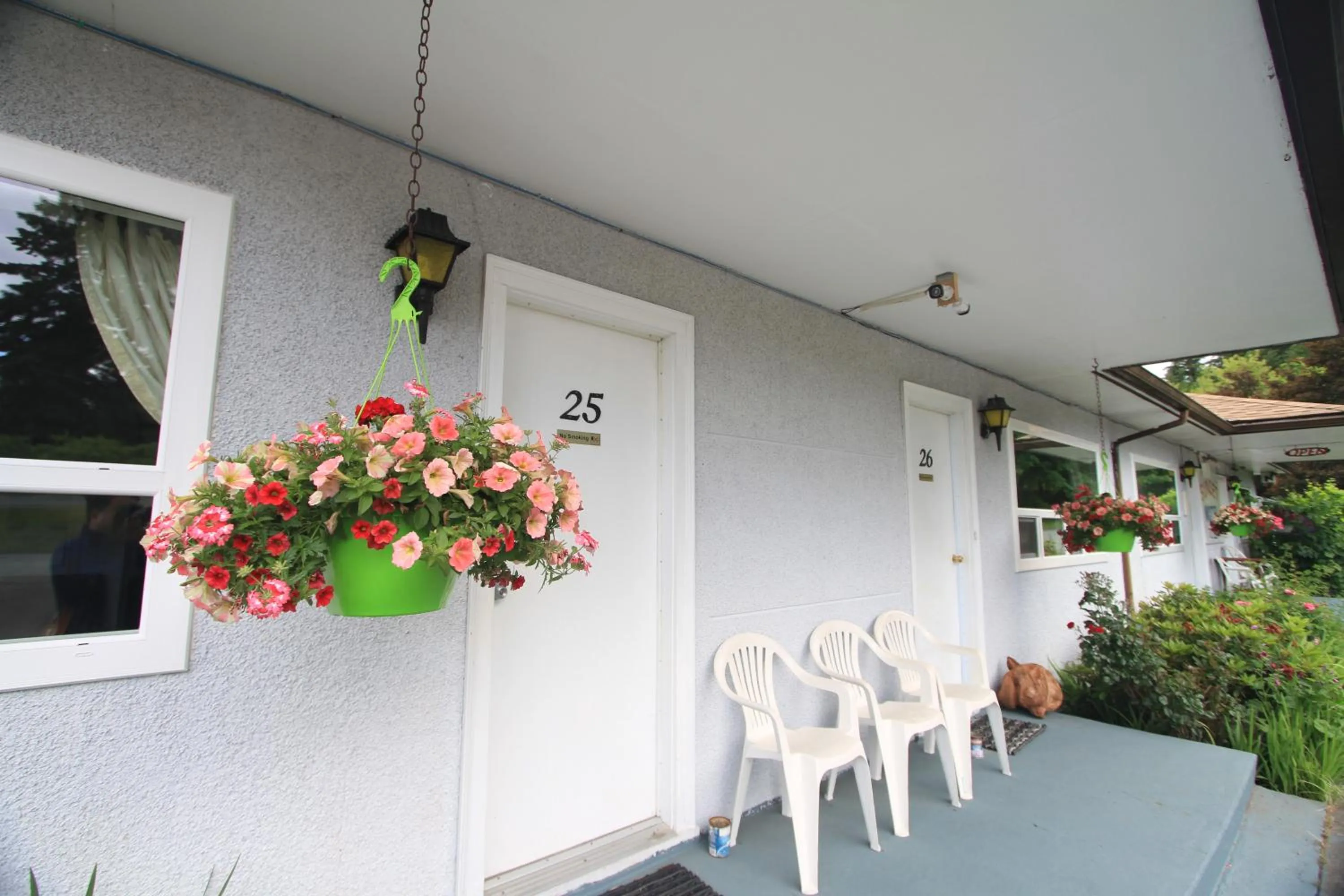 Patio in Sunset Motel & Trailer Park, Incorporated