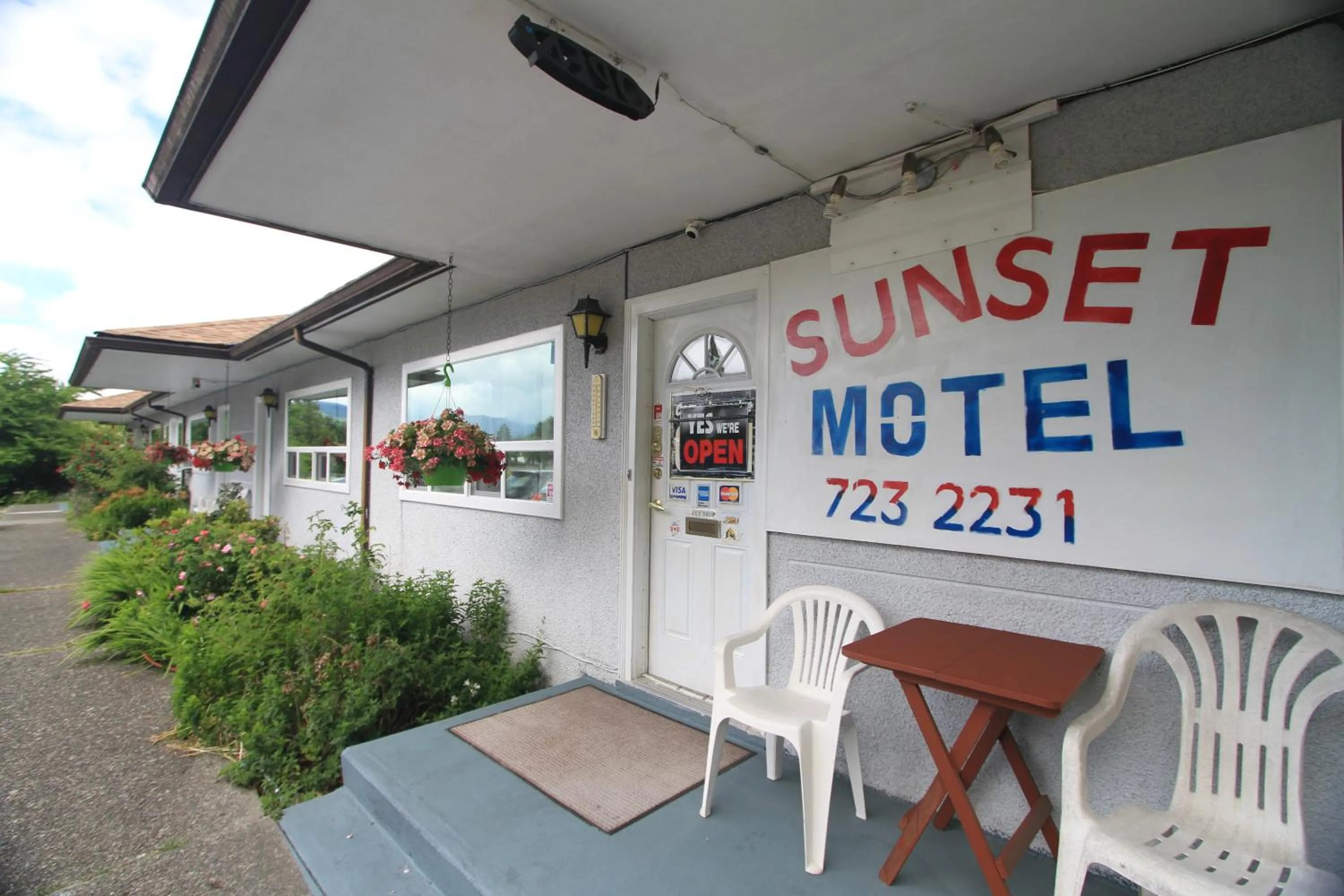 Facade/entrance in Sunset Motel & Trailer Park, Incorporated