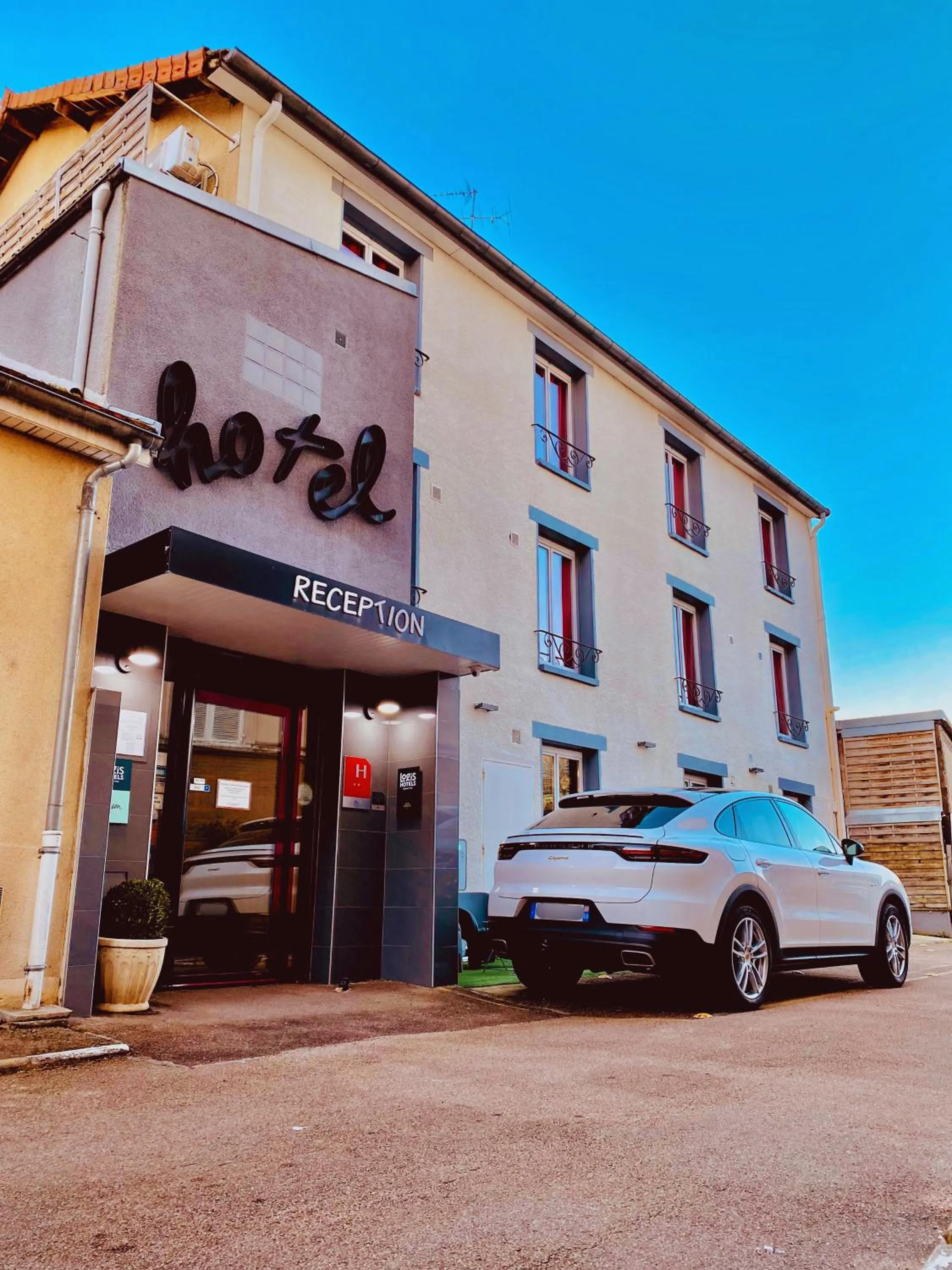 Property building in Logis Hôtel du Cirque Troyes centre historique