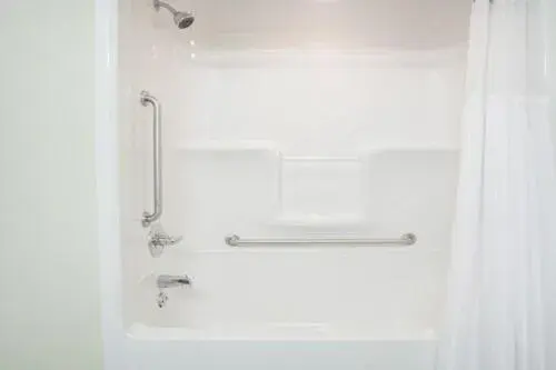 Queen Room with Tub w/Grab Bars - Mobility/Hearing Accessible - Non-Smoking - First Floor in Ramada by Wyndham Estevan Queen Room with Tub w/Grab Bars - Mobility/Hearing Accessible - Non-Smoking - First Floor in Ramada by Wyndham Estevan