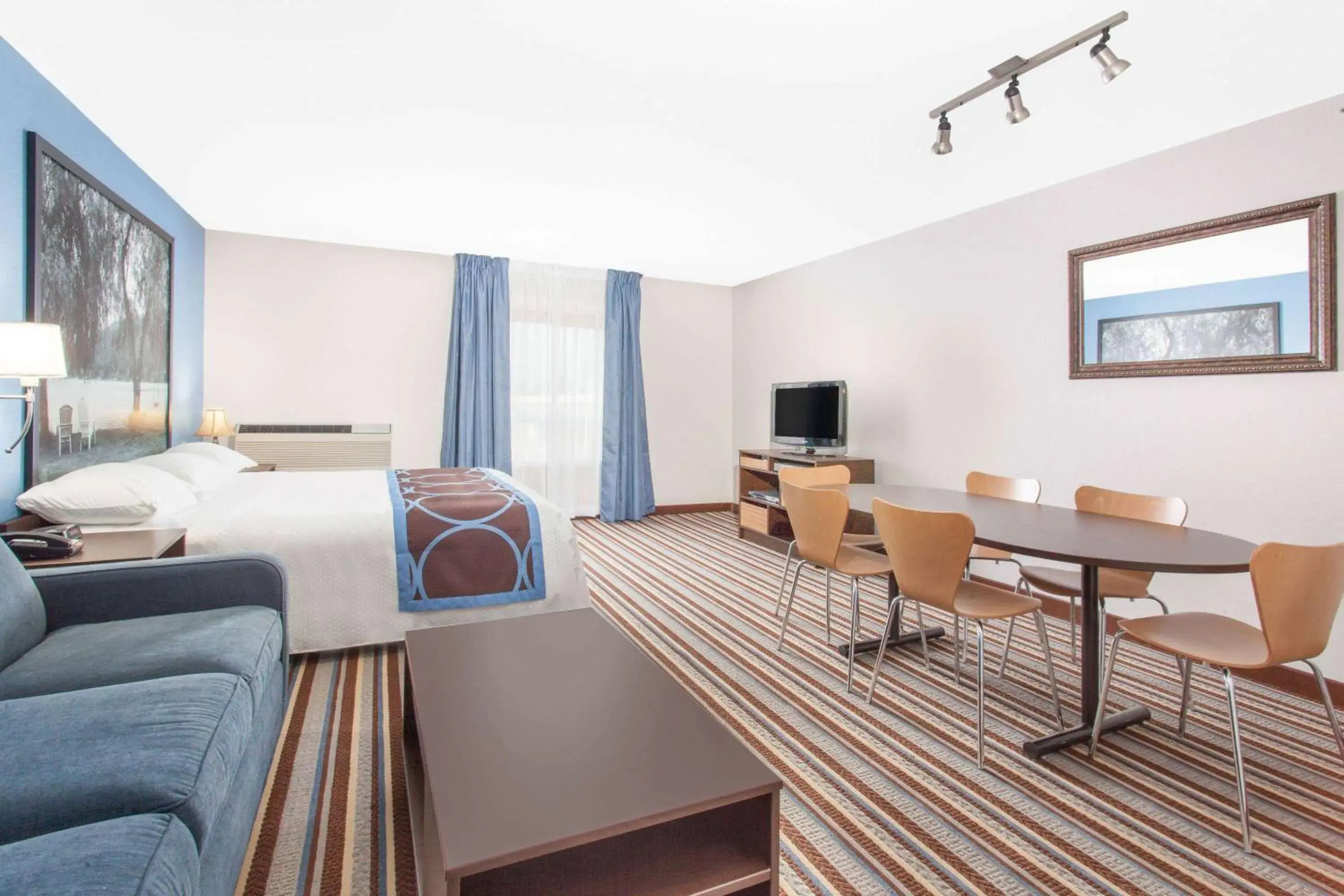 Business King Room - Non-Smoking in Super 8 by Wyndham Fort Frances Business King Room - Non-Smoking in Super 8 by Wyndham Fort Frances