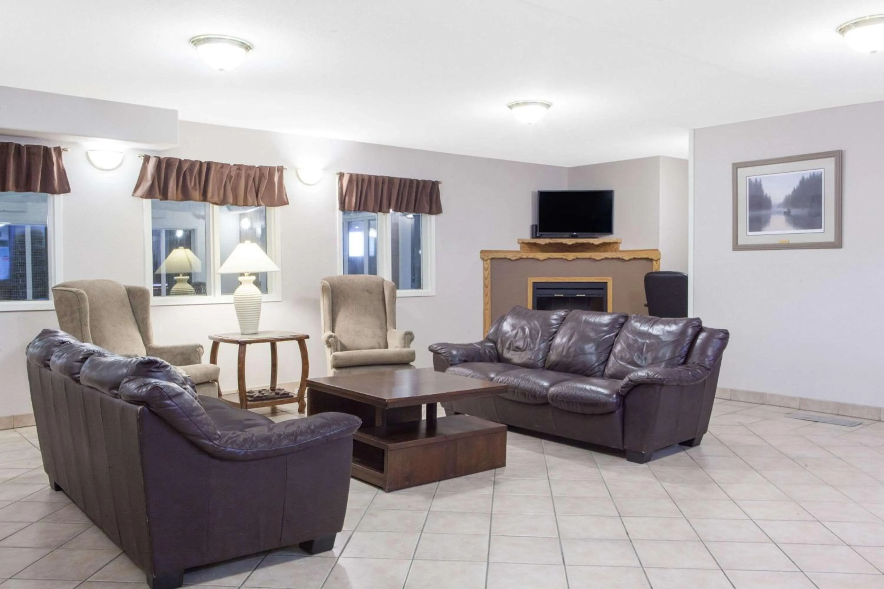 Lobby or reception in Super 8 by Wyndham Fort Frances