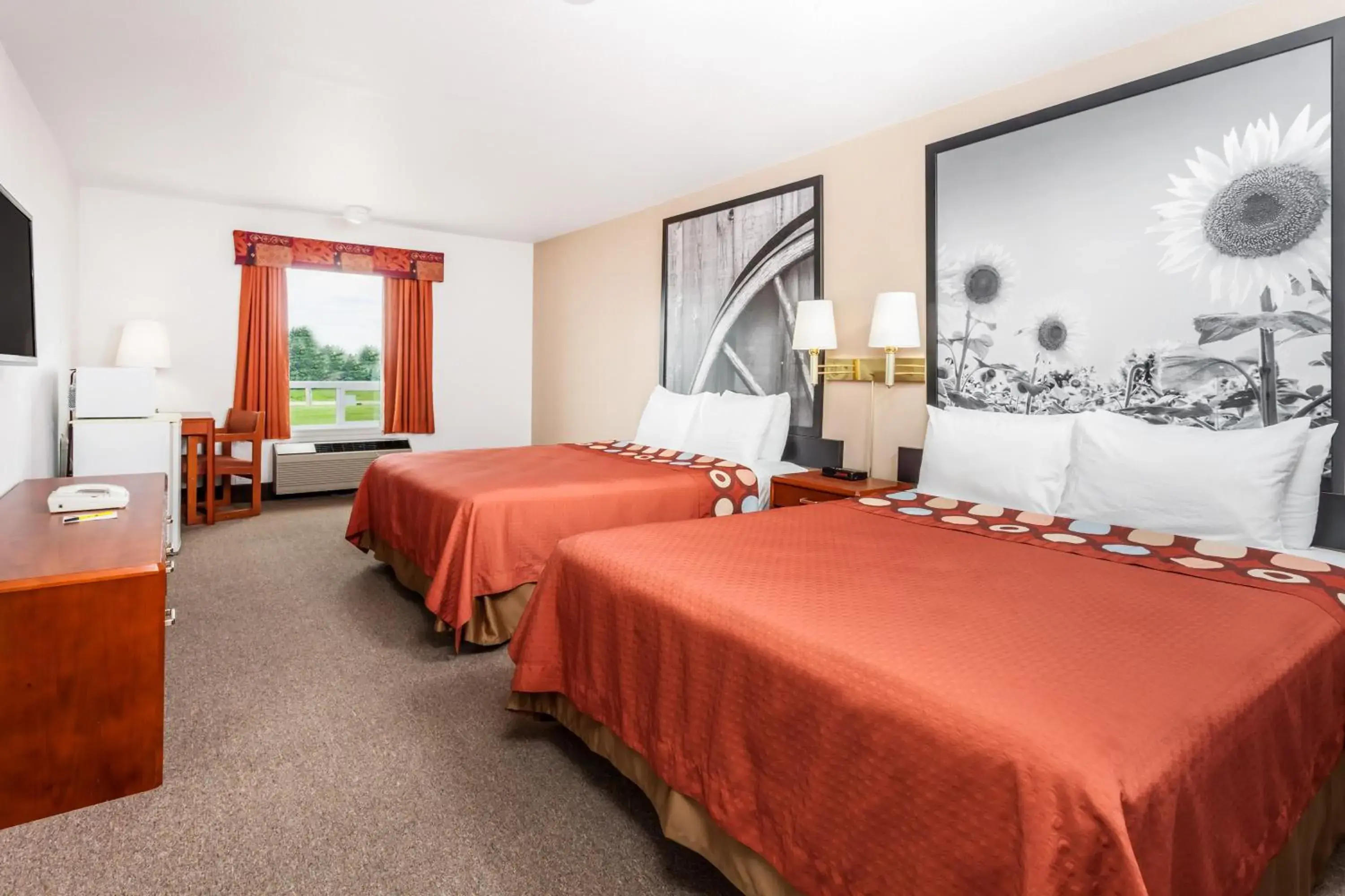 Queen Room - Disability Access/Non-Smoking in Super 8 by Wyndham Morden Queen Room - Disability Access/Non-Smoking in Super 8 by Wyndham Morden