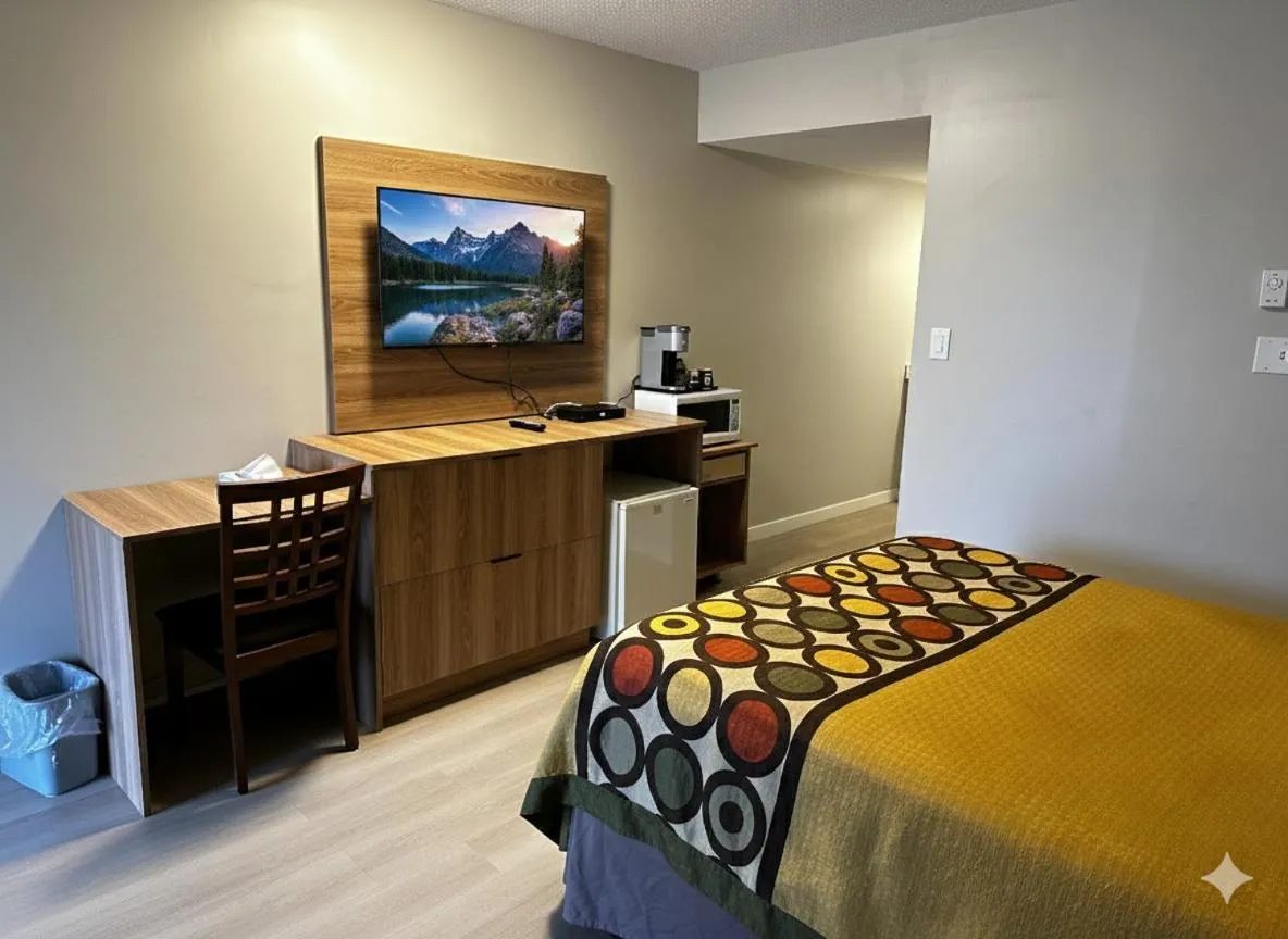 Bedroom, Bed in Quesnel Inn