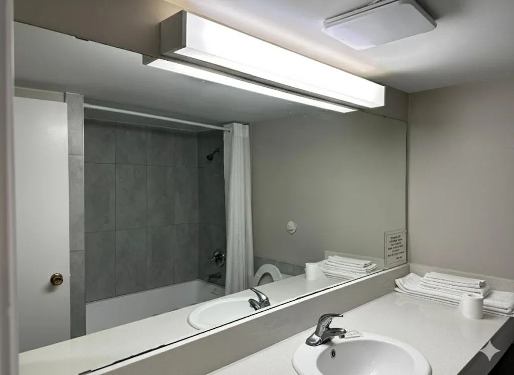 Bathroom in Quesnel Inn