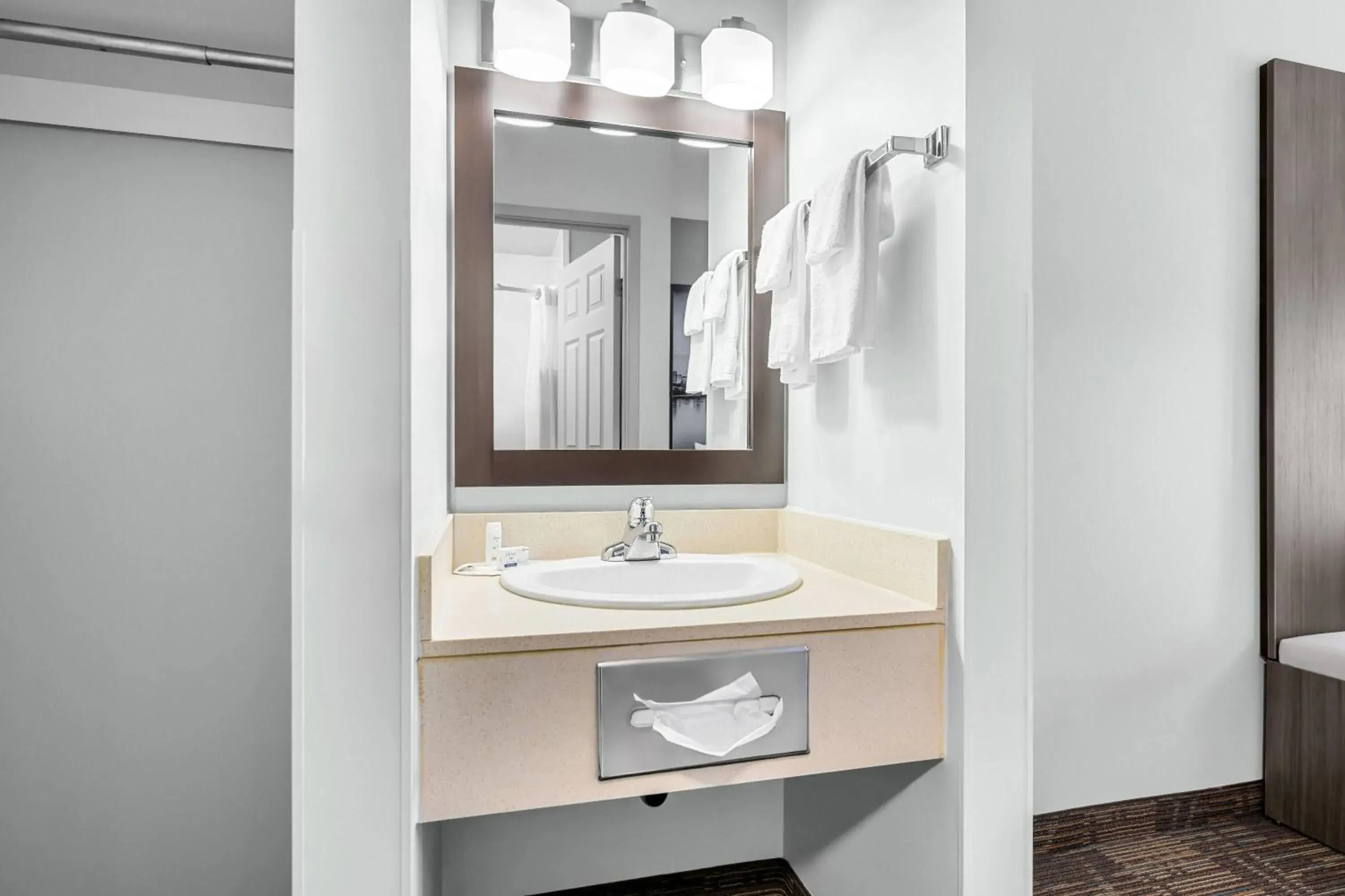 Deluxe Queen Room with Two Queen Beds - Non-Smoking in Super 8 by Wyndham Saskatoon Near Saskatoon Airport Deluxe Queen Room with Two Queen Beds - Non-Smoking in Super 8 by Wyndham Saskatoon Near Saskatoon Airport