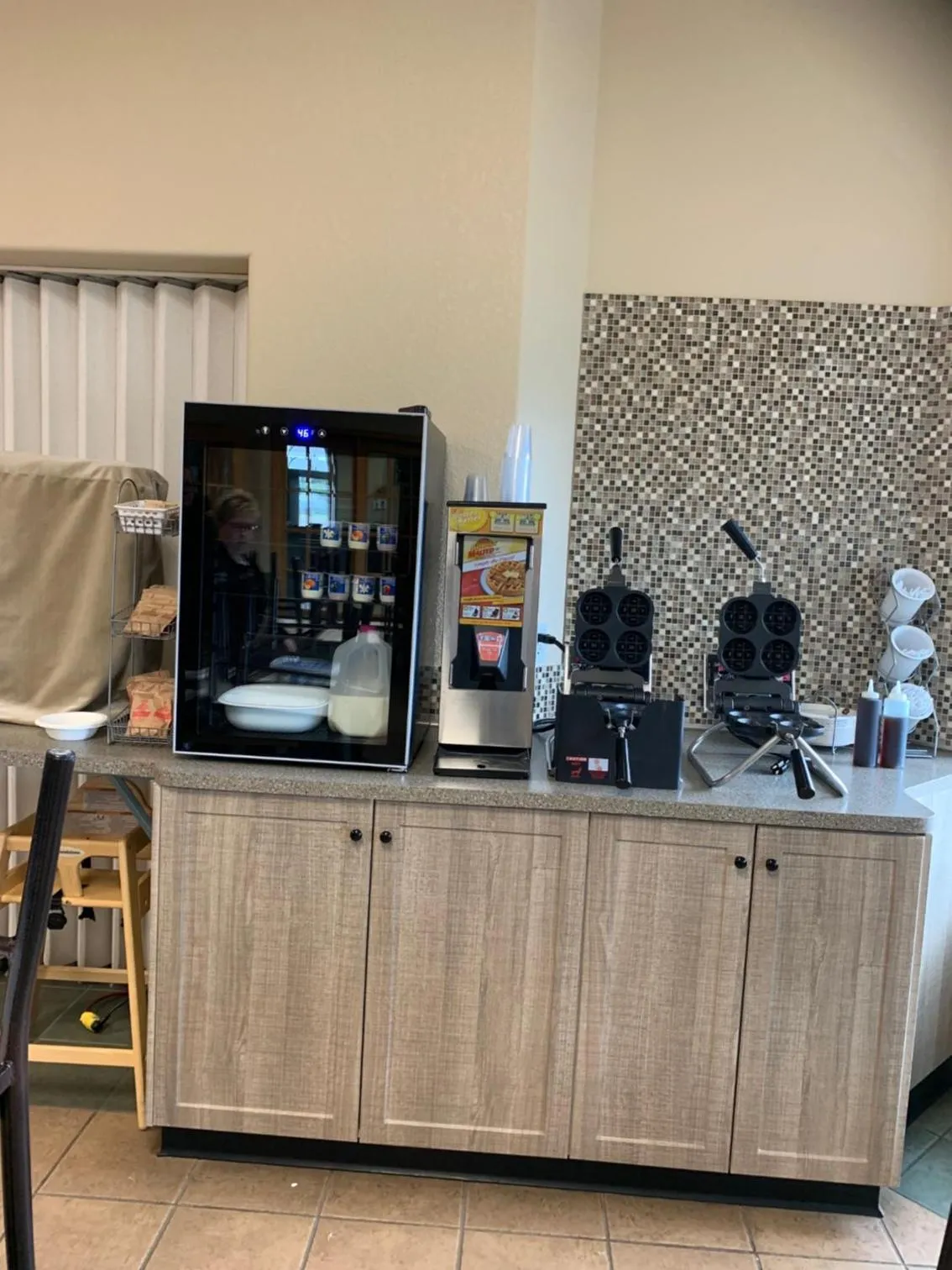 Breakfast in Super 8 by Wyndham Swan River MB