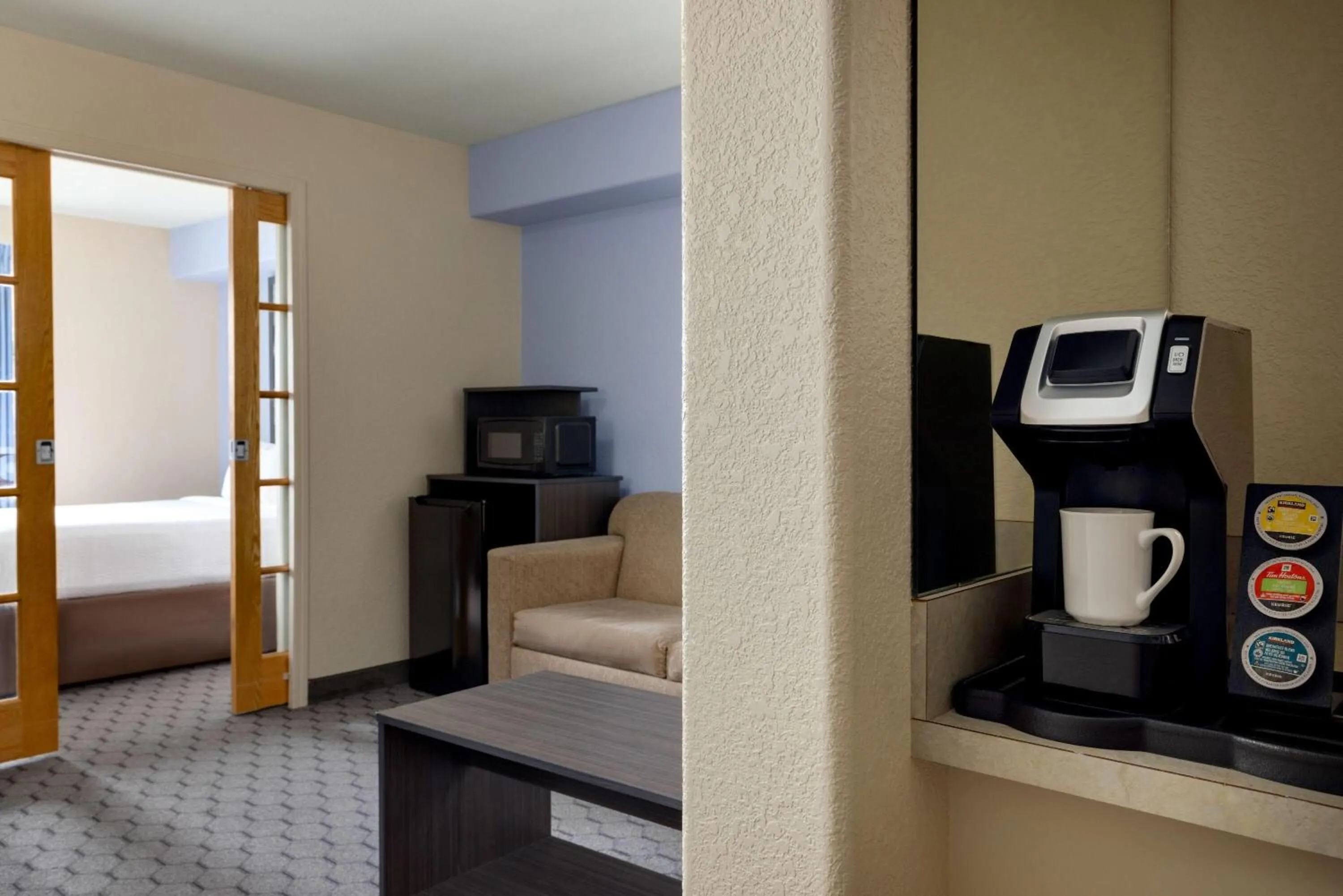 Photo of the whole room in Super 8 by Wyndham Swan River MB