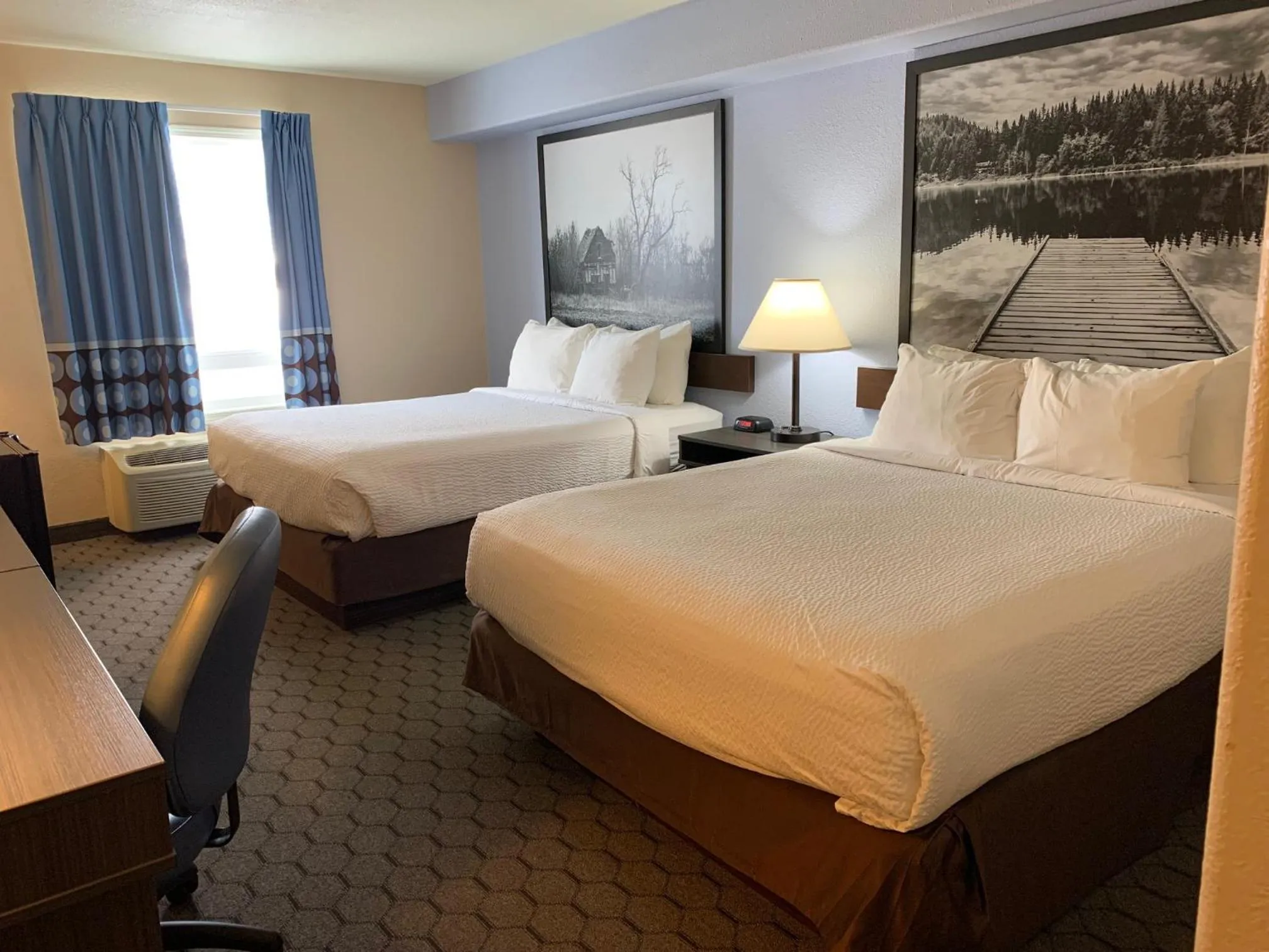 Bedroom, Bed in Super 8 by Wyndham Swan River MB