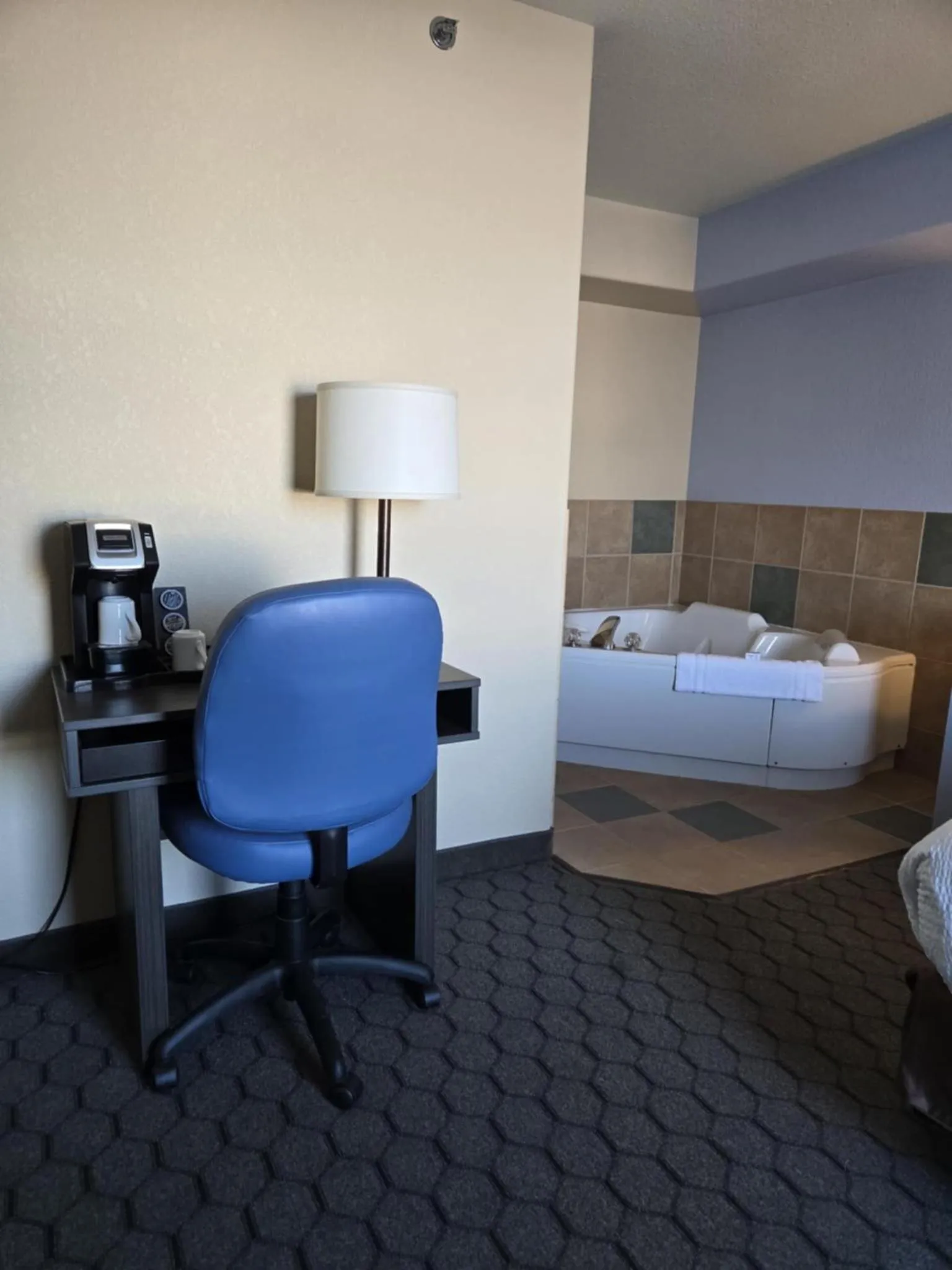 Seating area, Bed in Super 8 by Wyndham Swan River MB