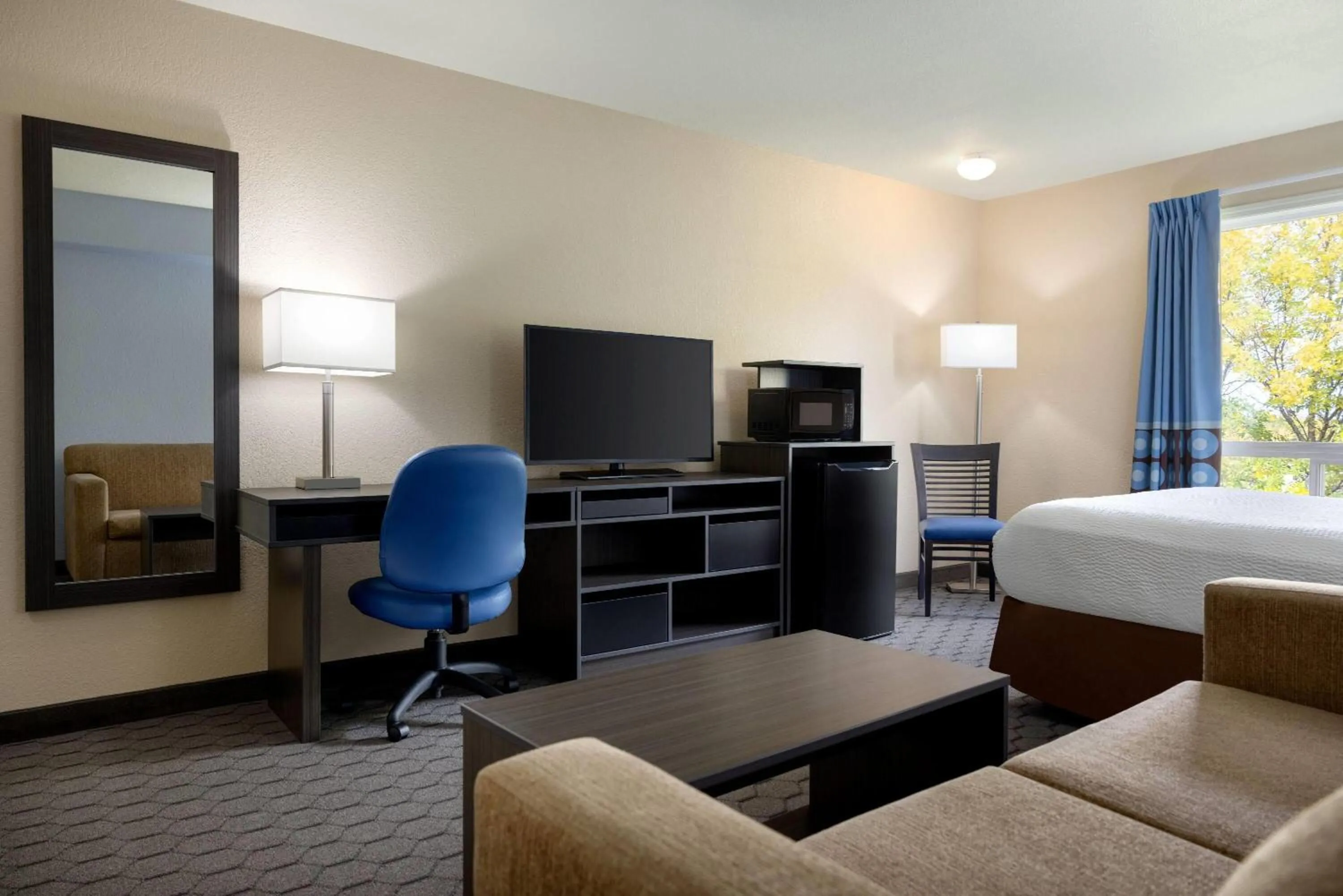 Photo of the whole room, Bed in Super 8 by Wyndham Swan River MB