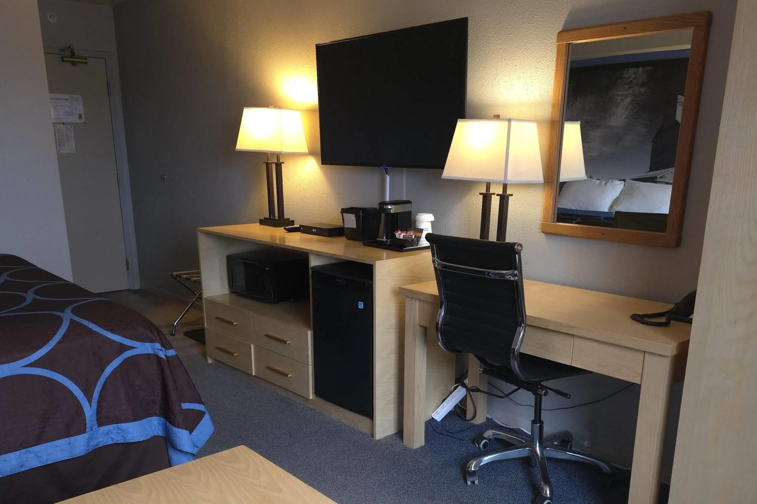 Photo of the whole room, Bed in Super 8 by Wyndham Swift Current