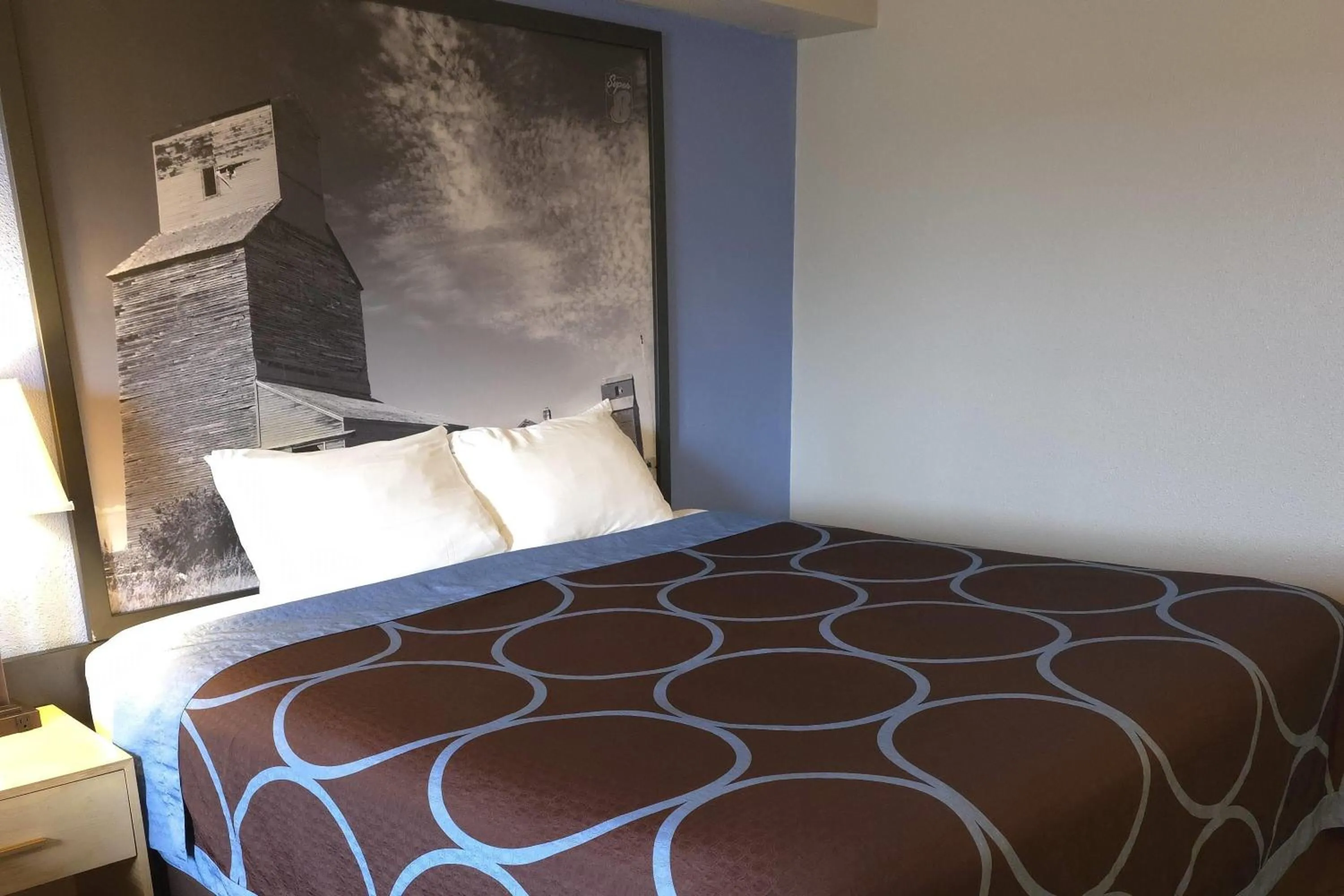 Photo of the whole room, Bed in Super 8 by Wyndham Swift Current