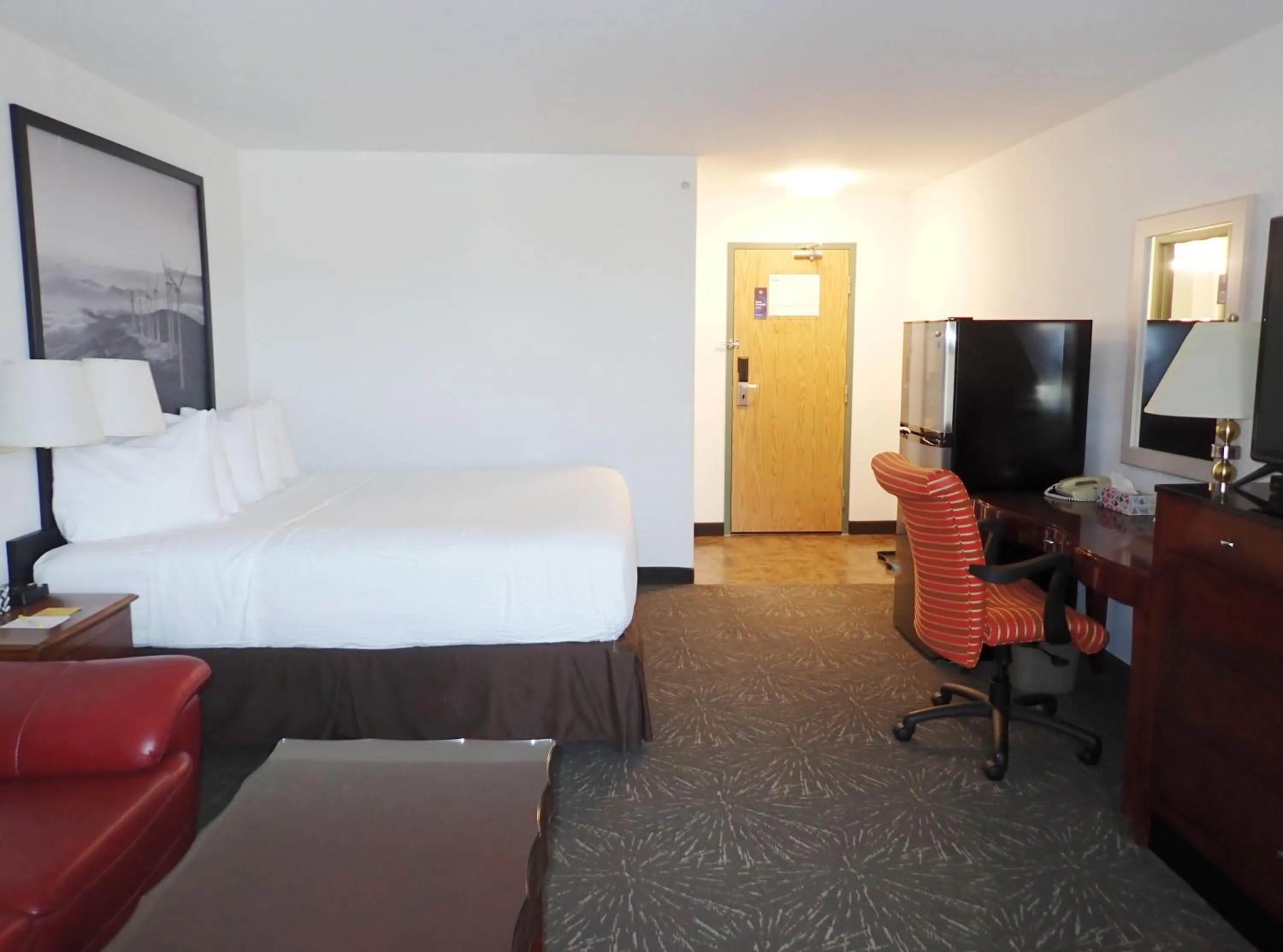 Bed in Super 8 by Wyndham Taber AB