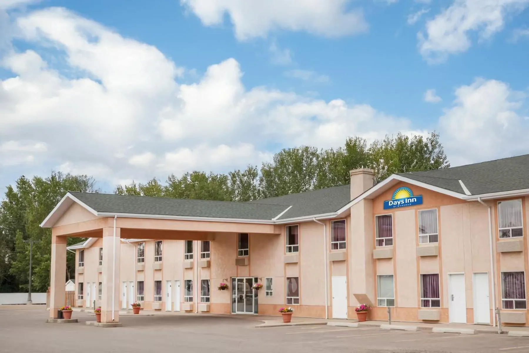 Property building in Super 8 by Wyndham Taber AB