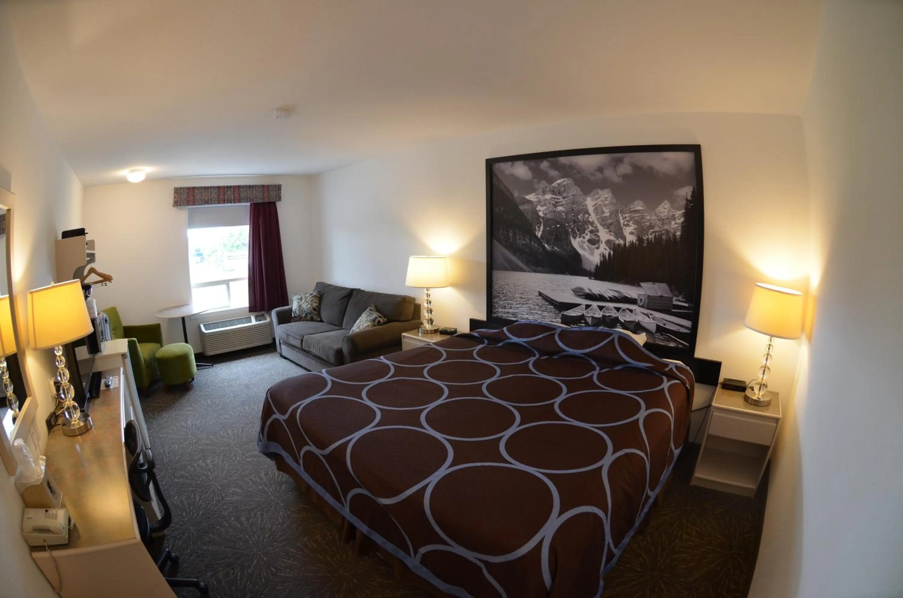 King Room - Second Floor/Non-Smoking in Super 8 by Wyndham Taber AB