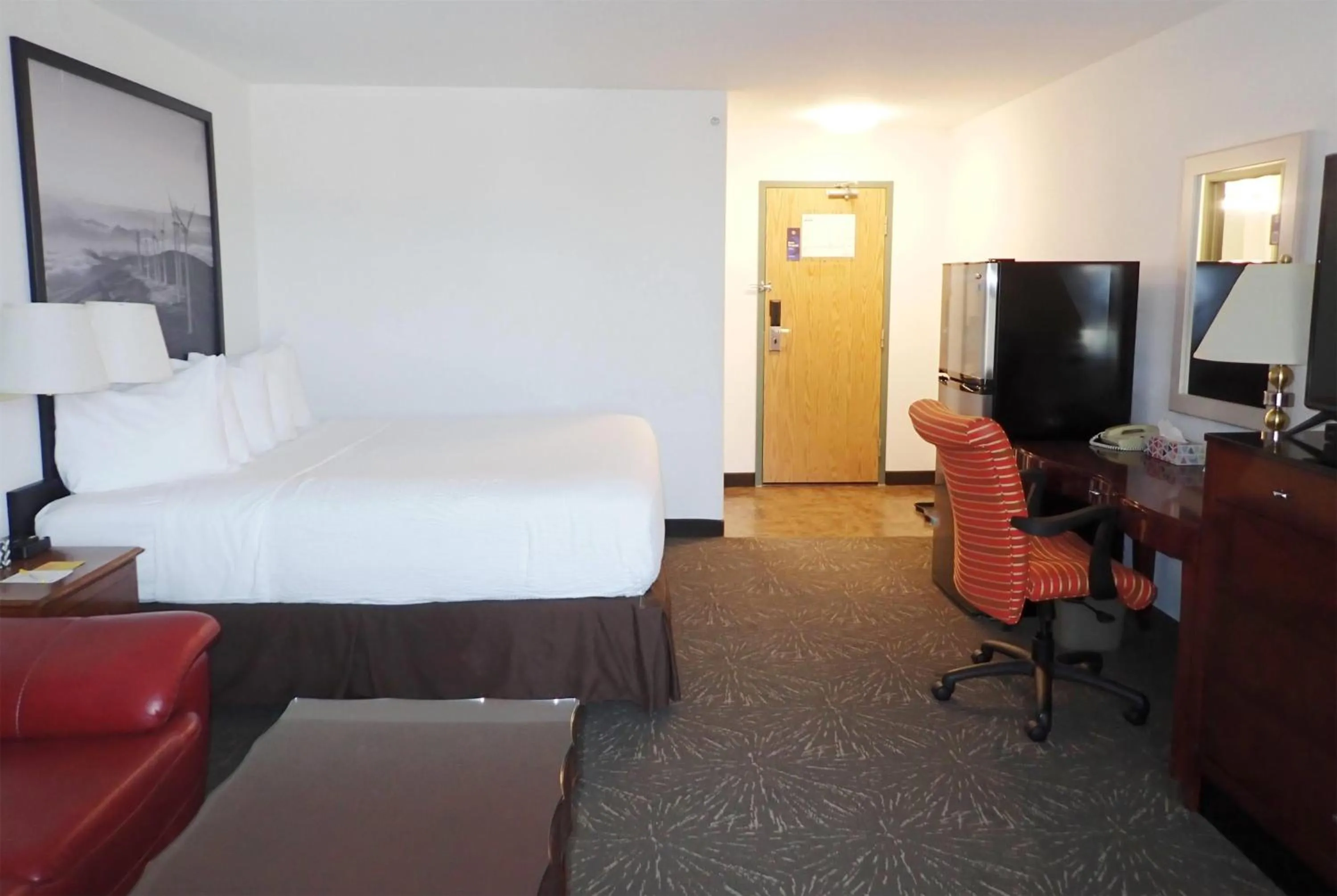 Photo of the whole room, Bed in Days Inn by Wyndham Taber