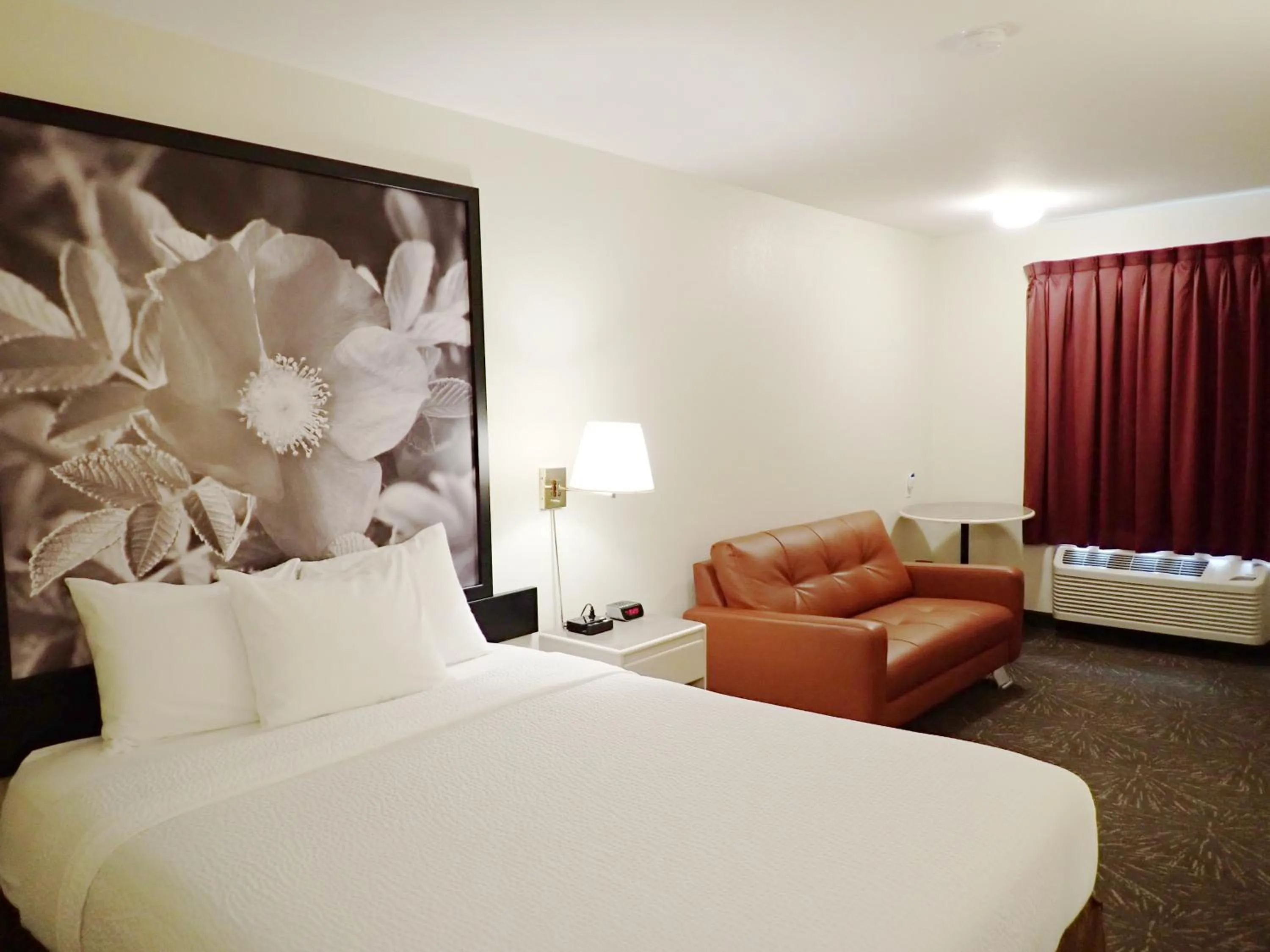 Bed in Super 8 by Wyndham Taber AB