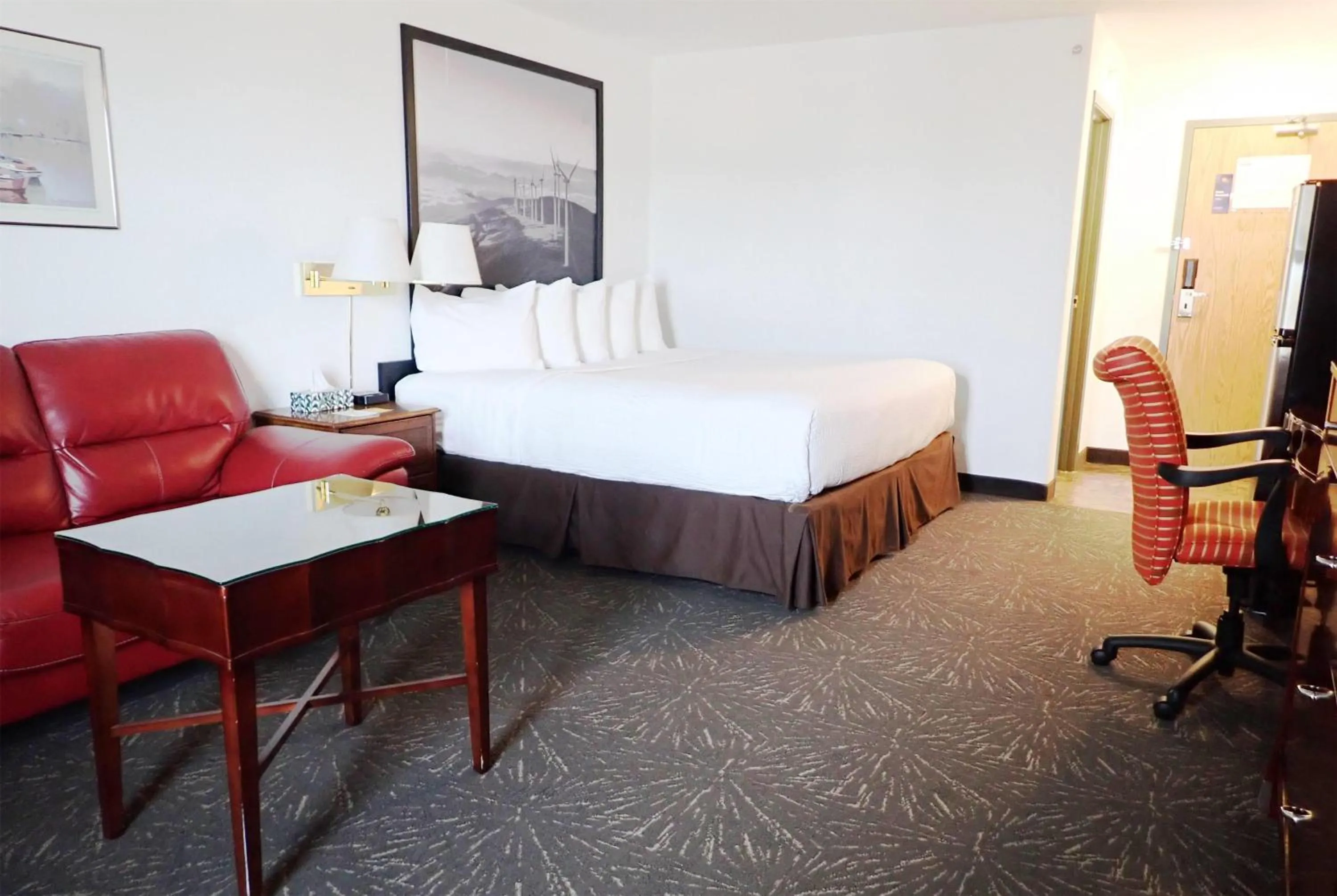 Photo of the whole room, Bed in Days Inn by Wyndham Taber