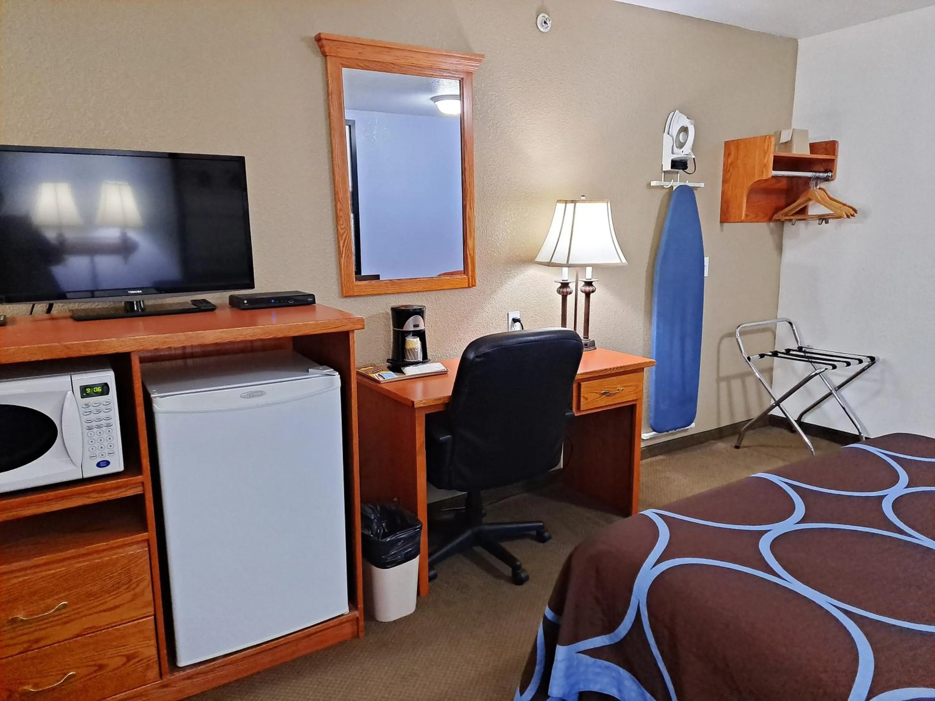 Super 8 by Wyndham Three Hills AB