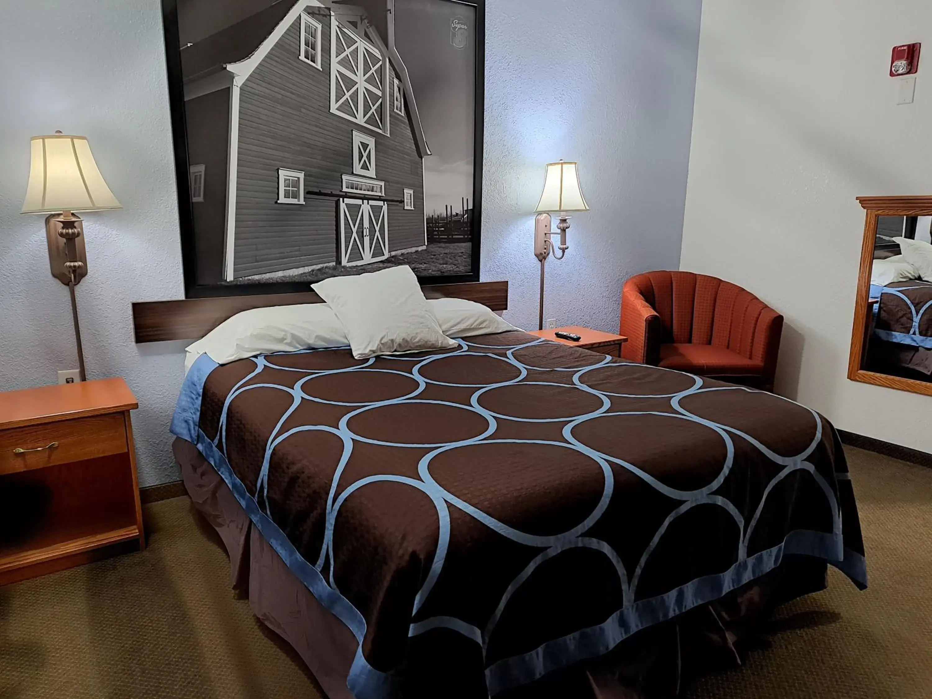 Queen Room - Disability Access/Non-Smoking in Super 8 by Wyndham Three Hills AB Queen Room - Disability Access/Non-Smoking in Super 8 by Wyndham Three Hills AB