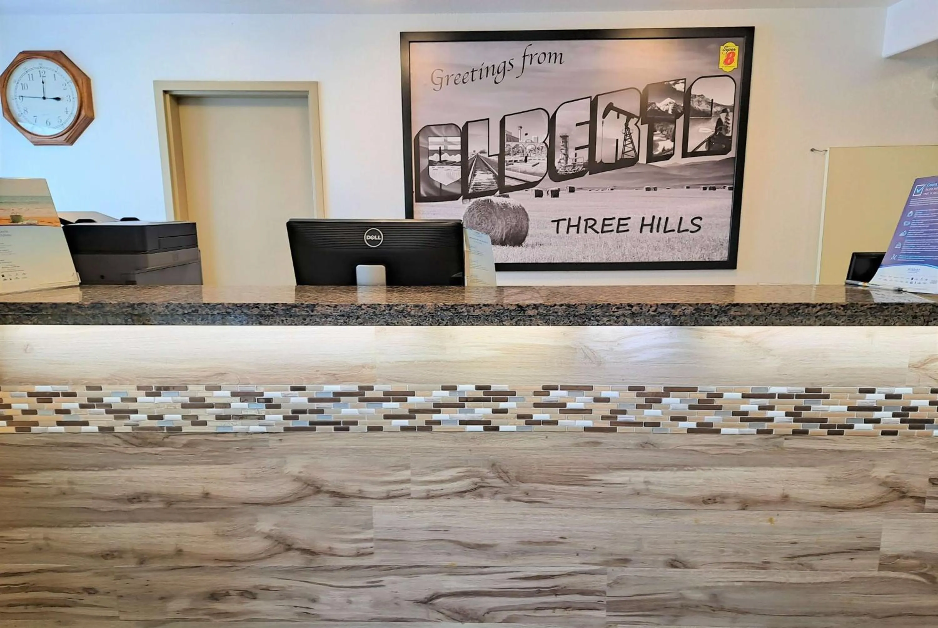 Lobby or reception in Super 8 by Wyndham Three Hills AB