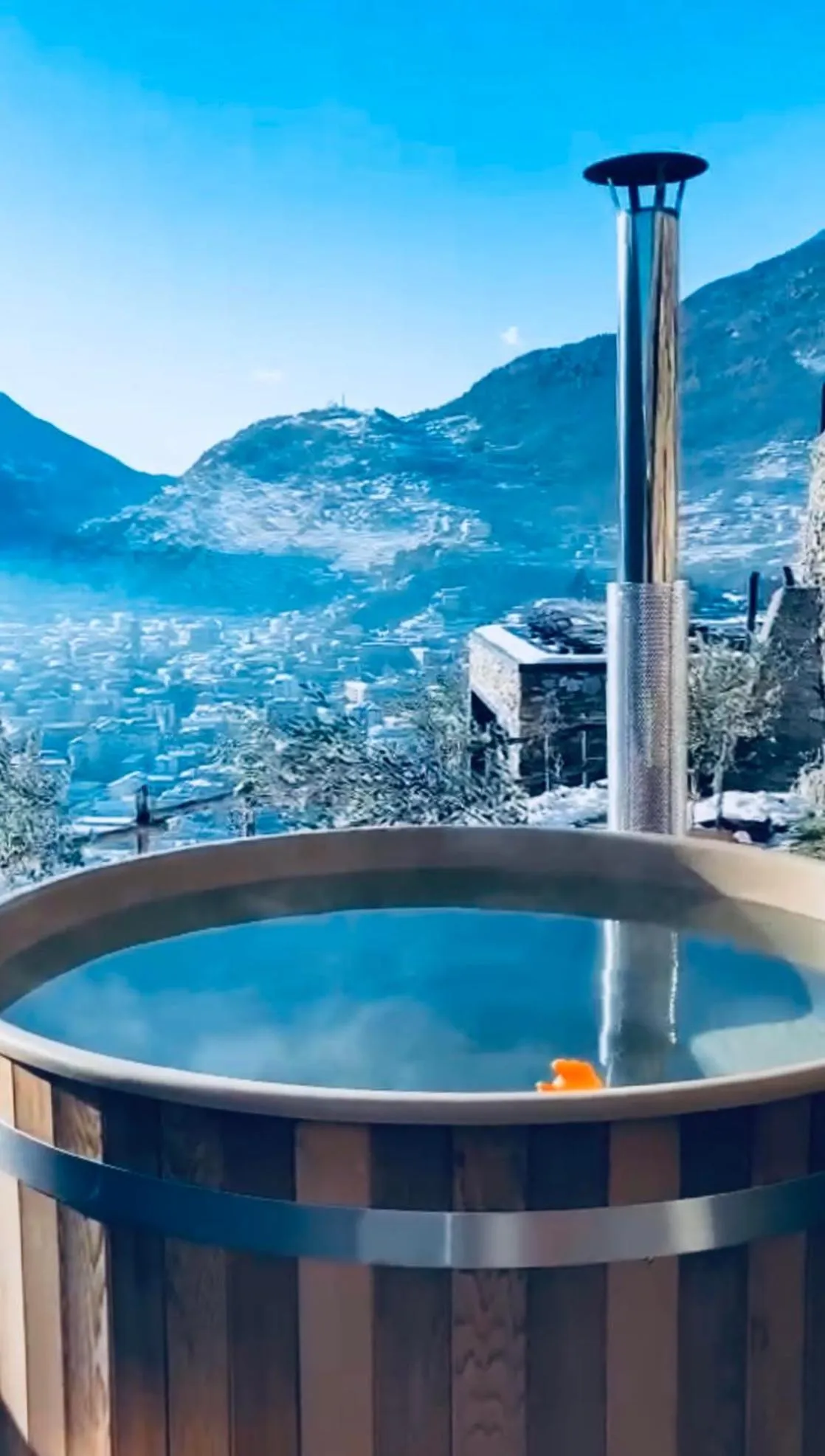 Pool view in Cà Rossa #GLAMOUR