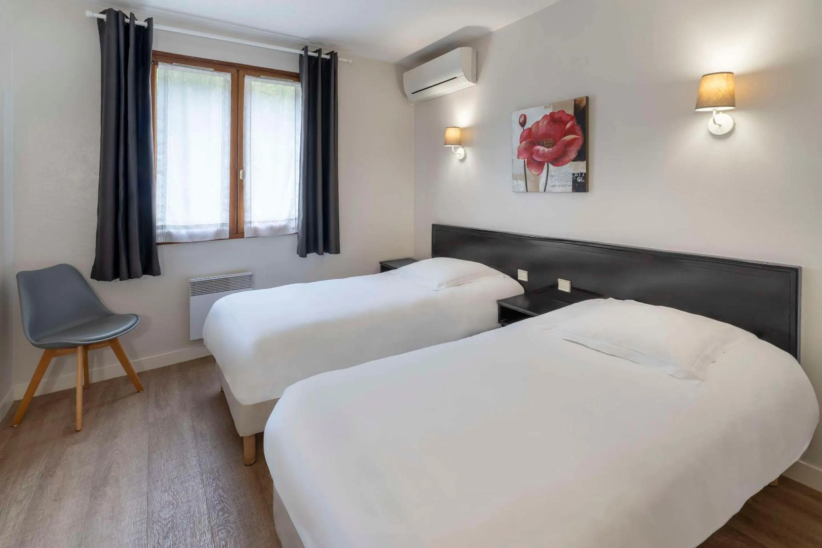 Bedroom, Bed in Sure Hotel by Best Western Saintes