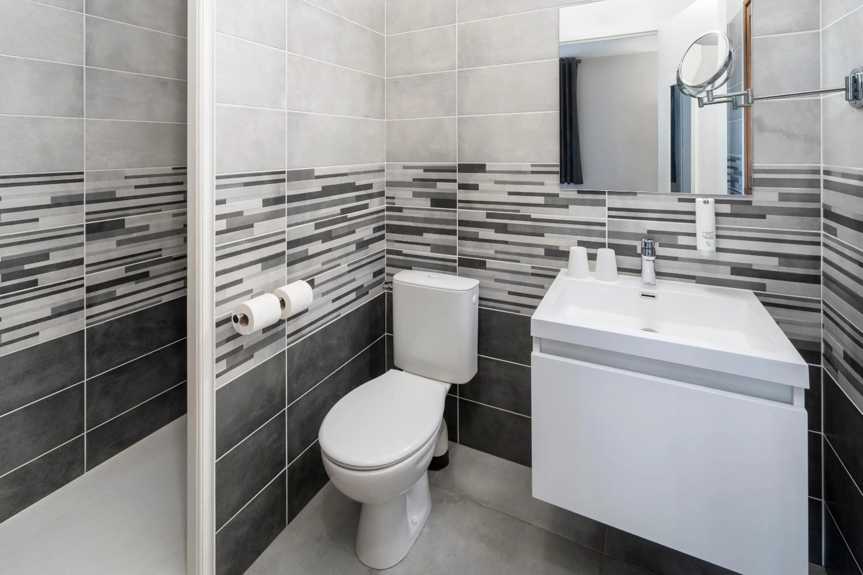 Shower in Sure Hotel by Best Western Saintes