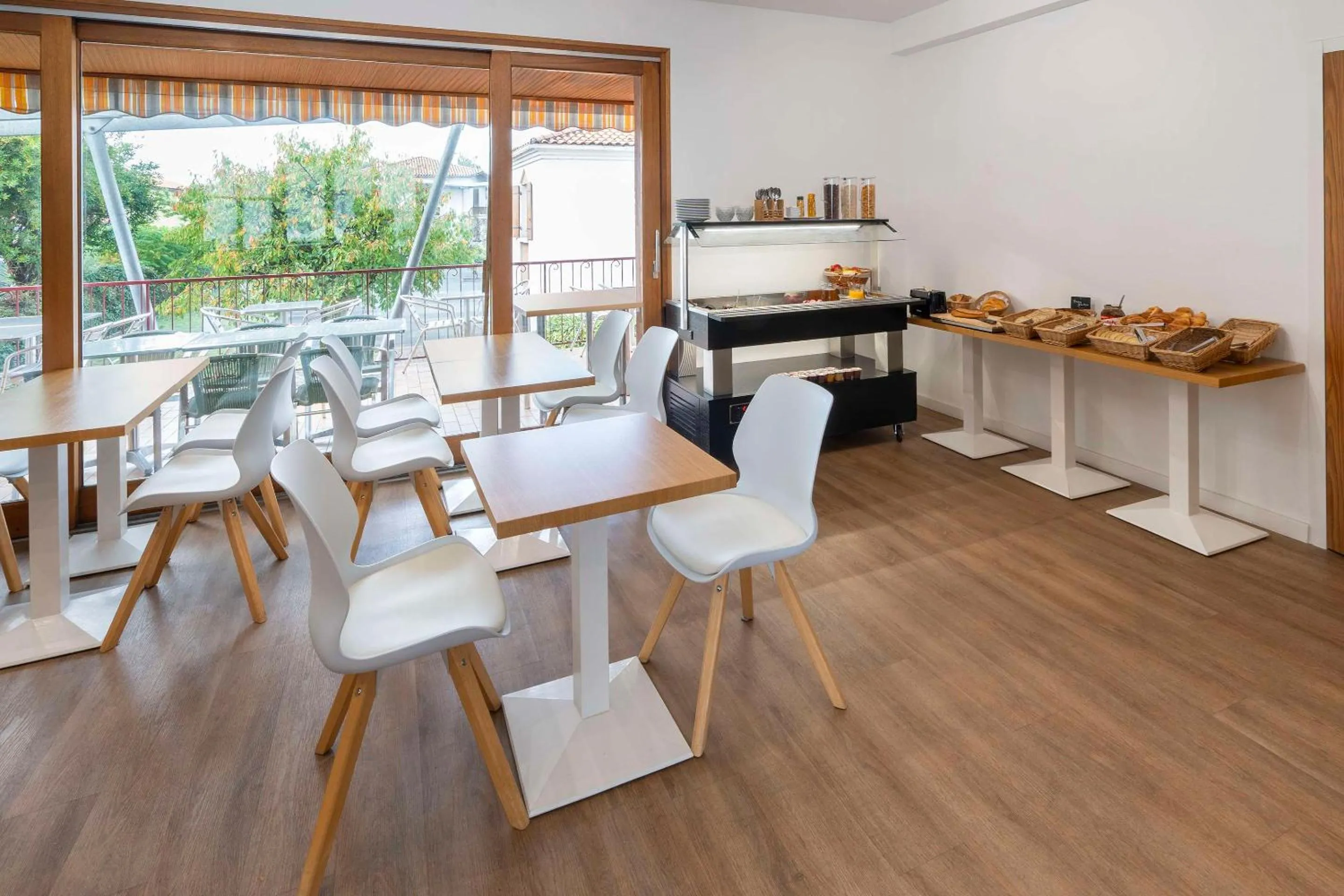 Breakfast in Sure Hotel by Best Western Saintes