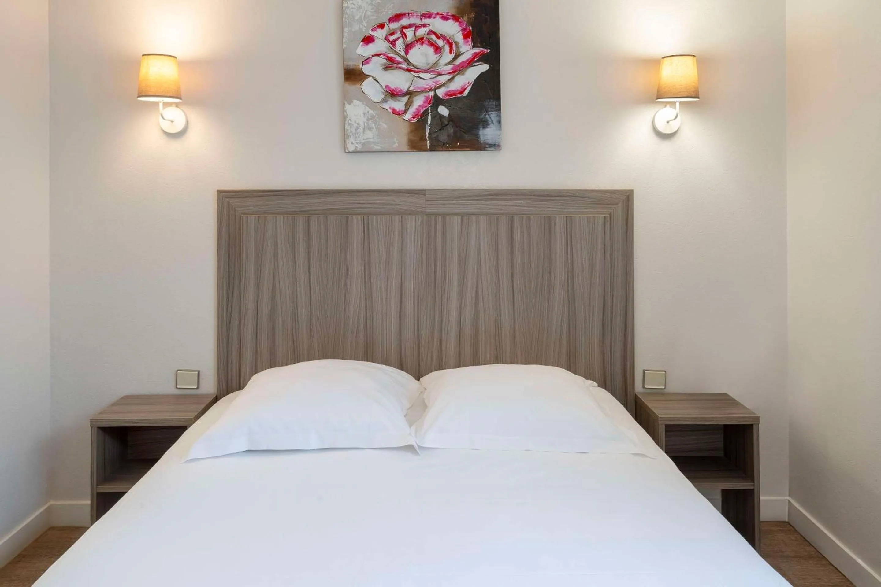 Bed in Sure Hotel by Best Western Saintes
