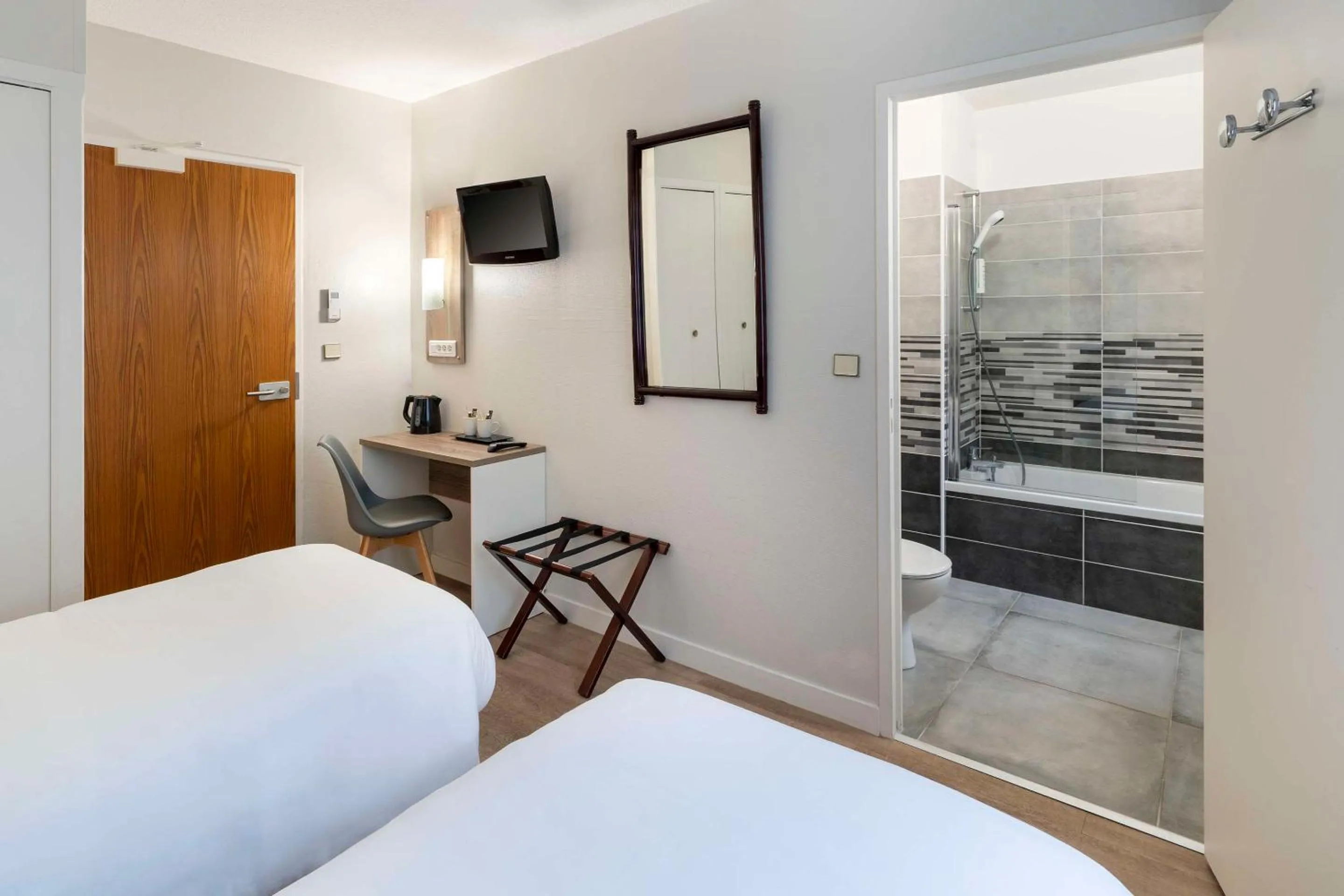 Bedroom, Bed in Sure Hotel by Best Western Saintes