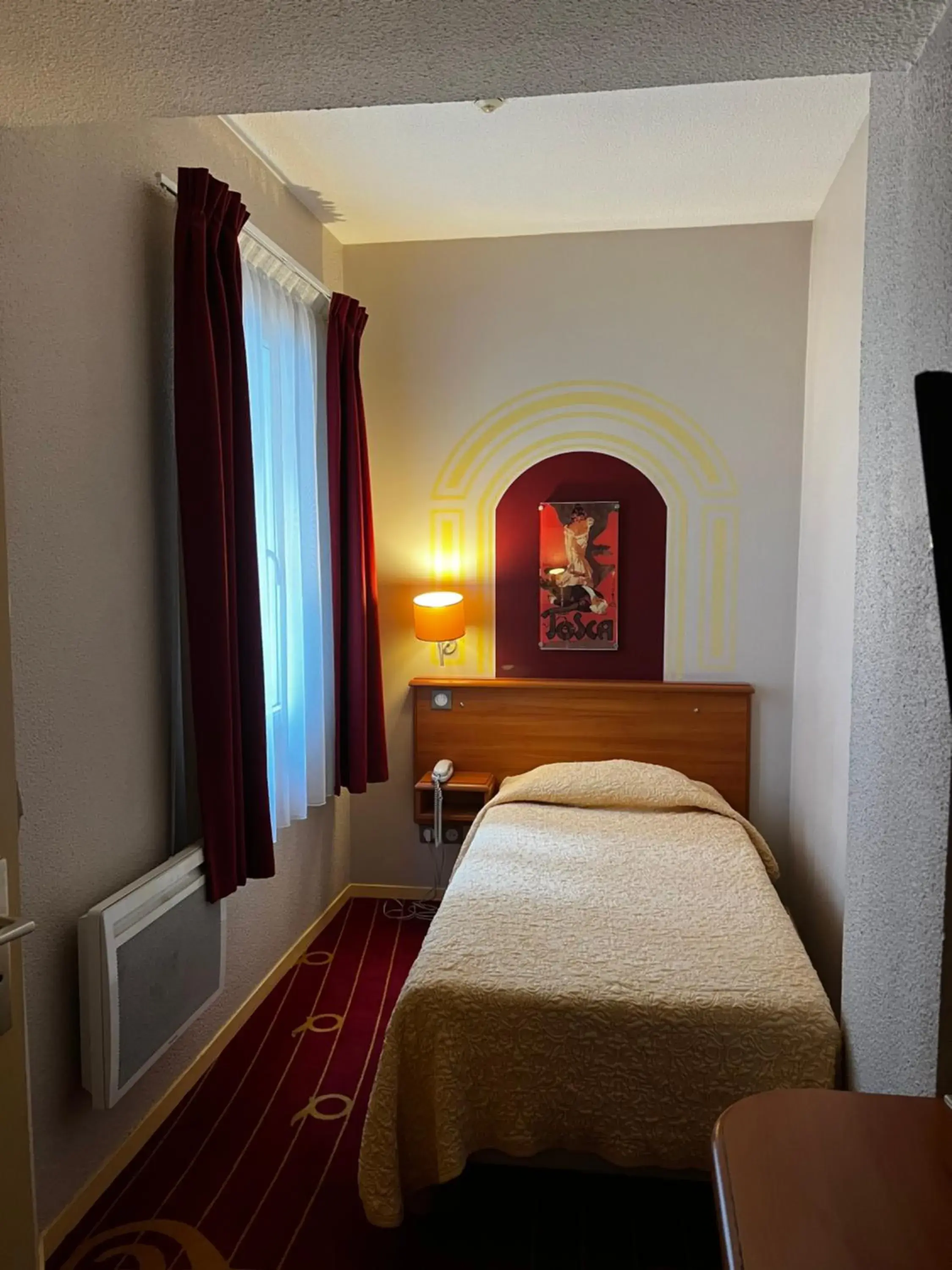 Economy Single Room - single occupancy in Hotel de L'Opéra Economy Single Room - single occupancy in Hotel de L'Opéra