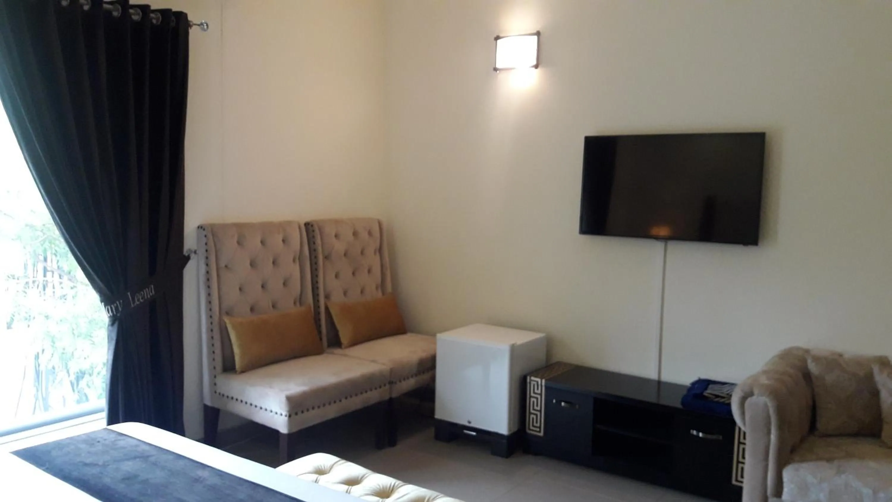 TV and multimedia, Bed in MaryLeena Hotel Gulberg