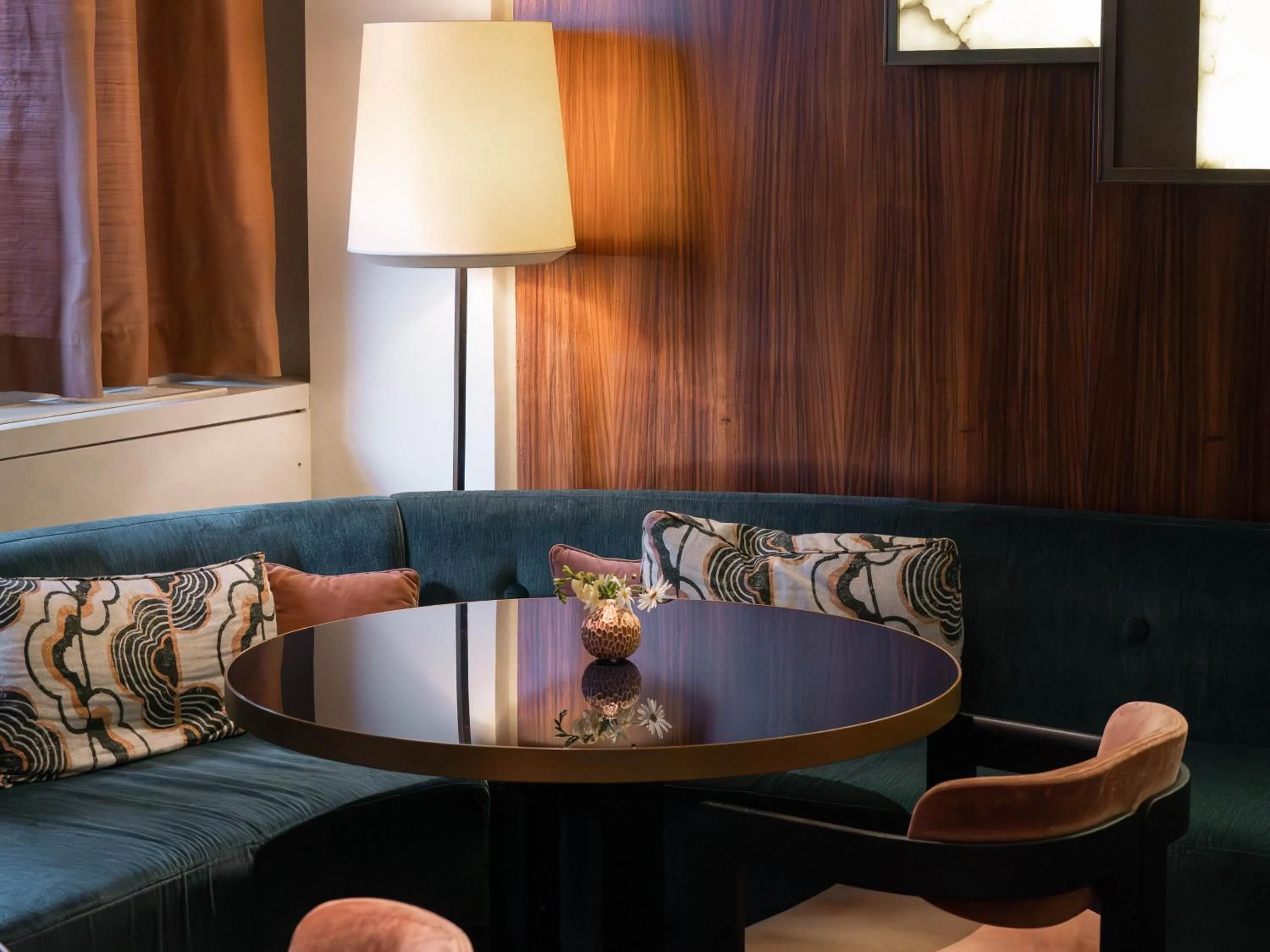 Restaurant/places to eat in Hotel Montalembert