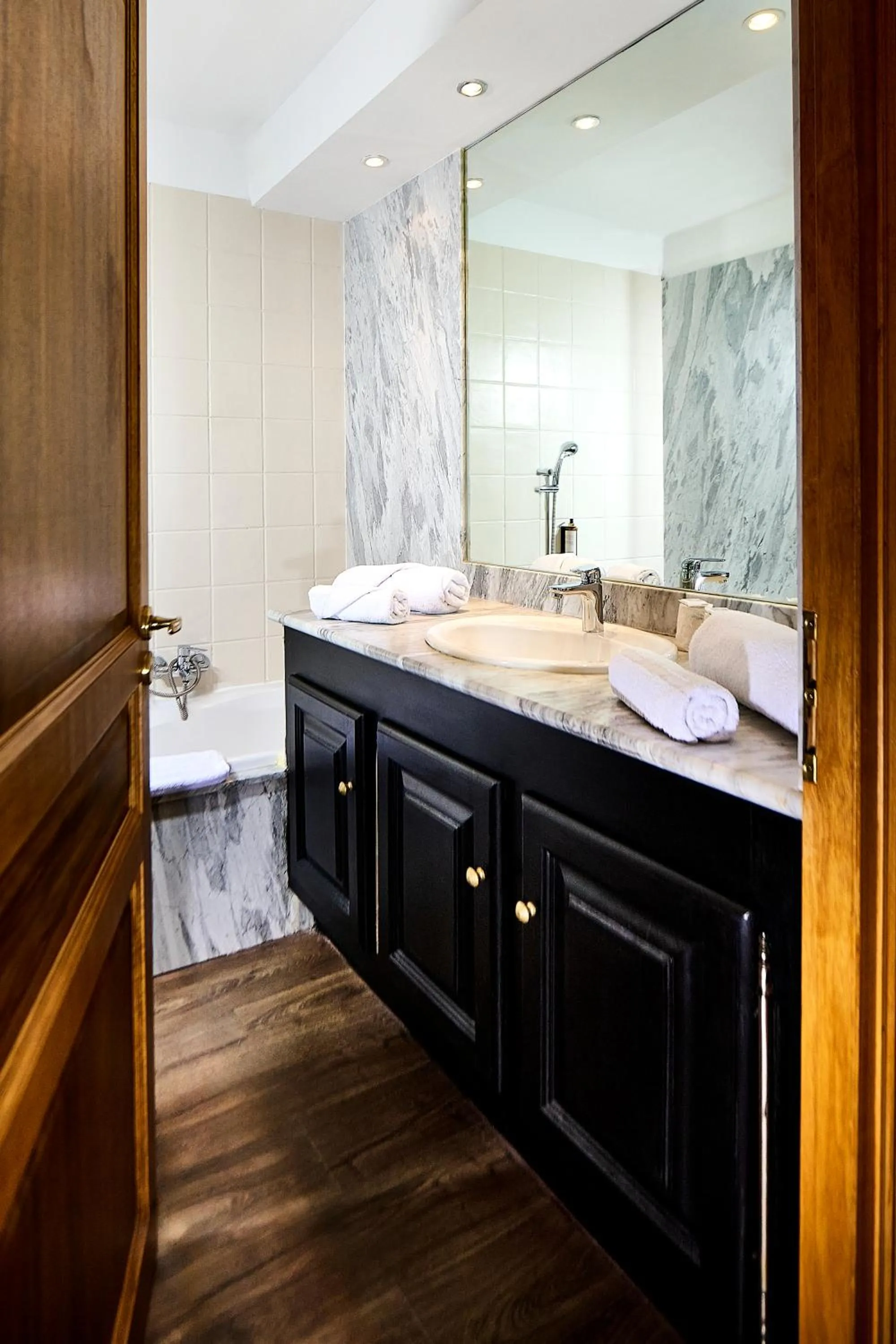 Bathroom in Hôtel Les Jardins