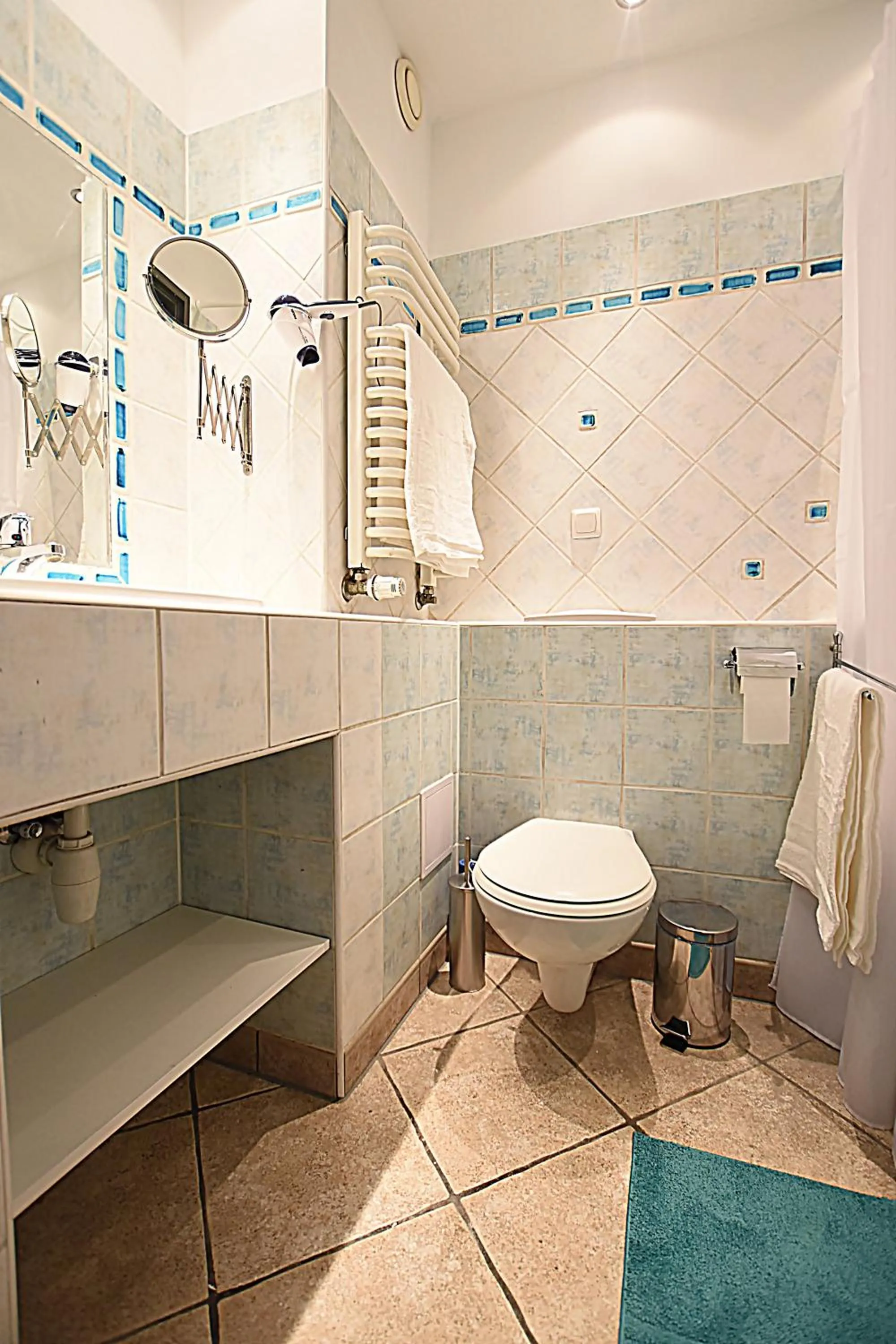 Toilet in Mhost Bronowice